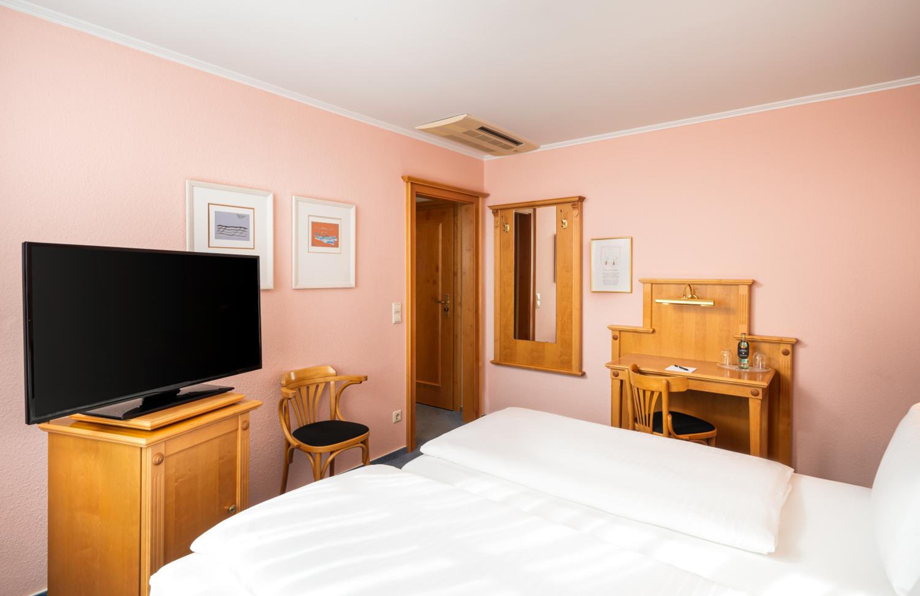 Standard Double Room - Photo 4