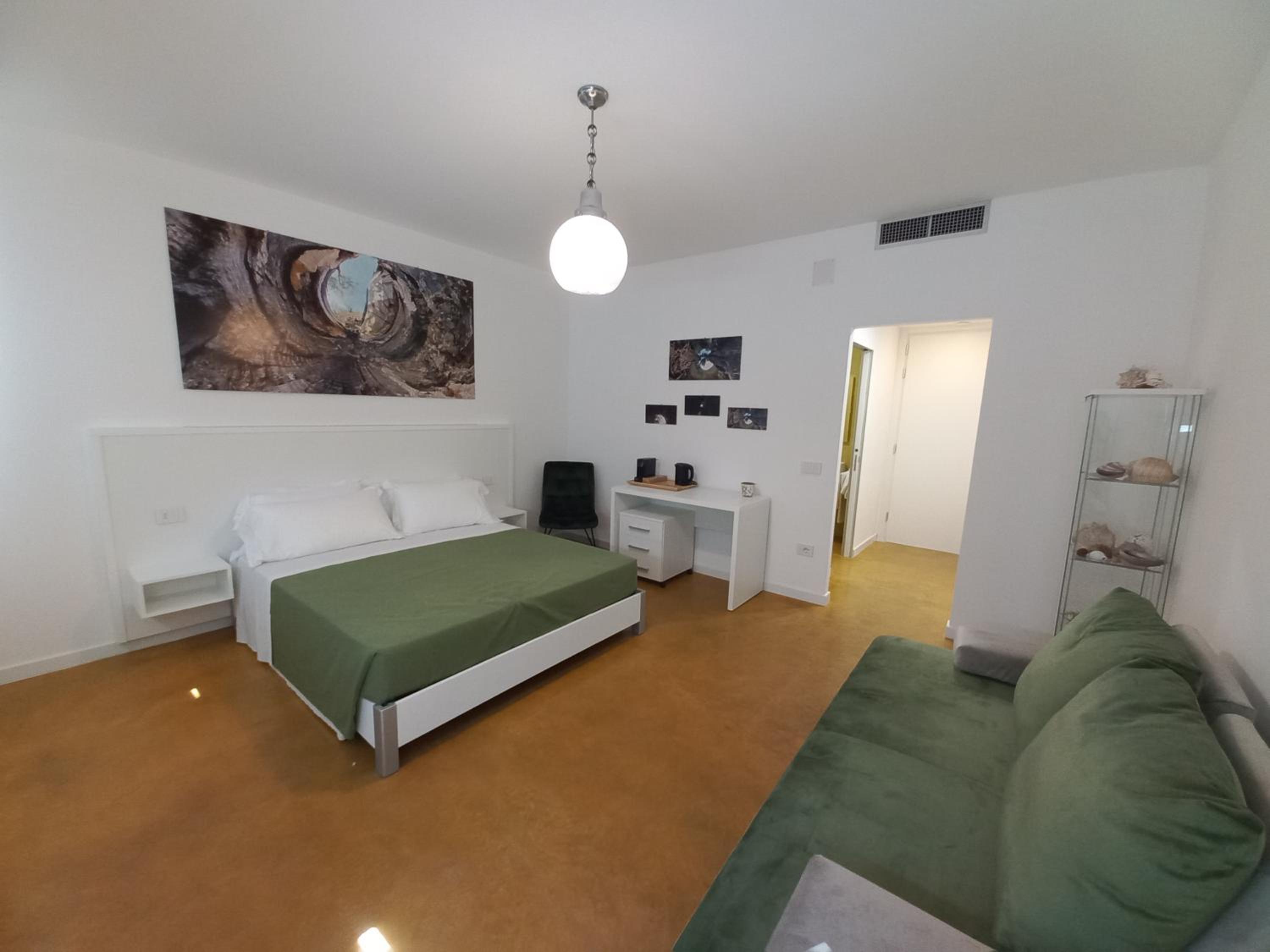Large Double Room - Photo 1