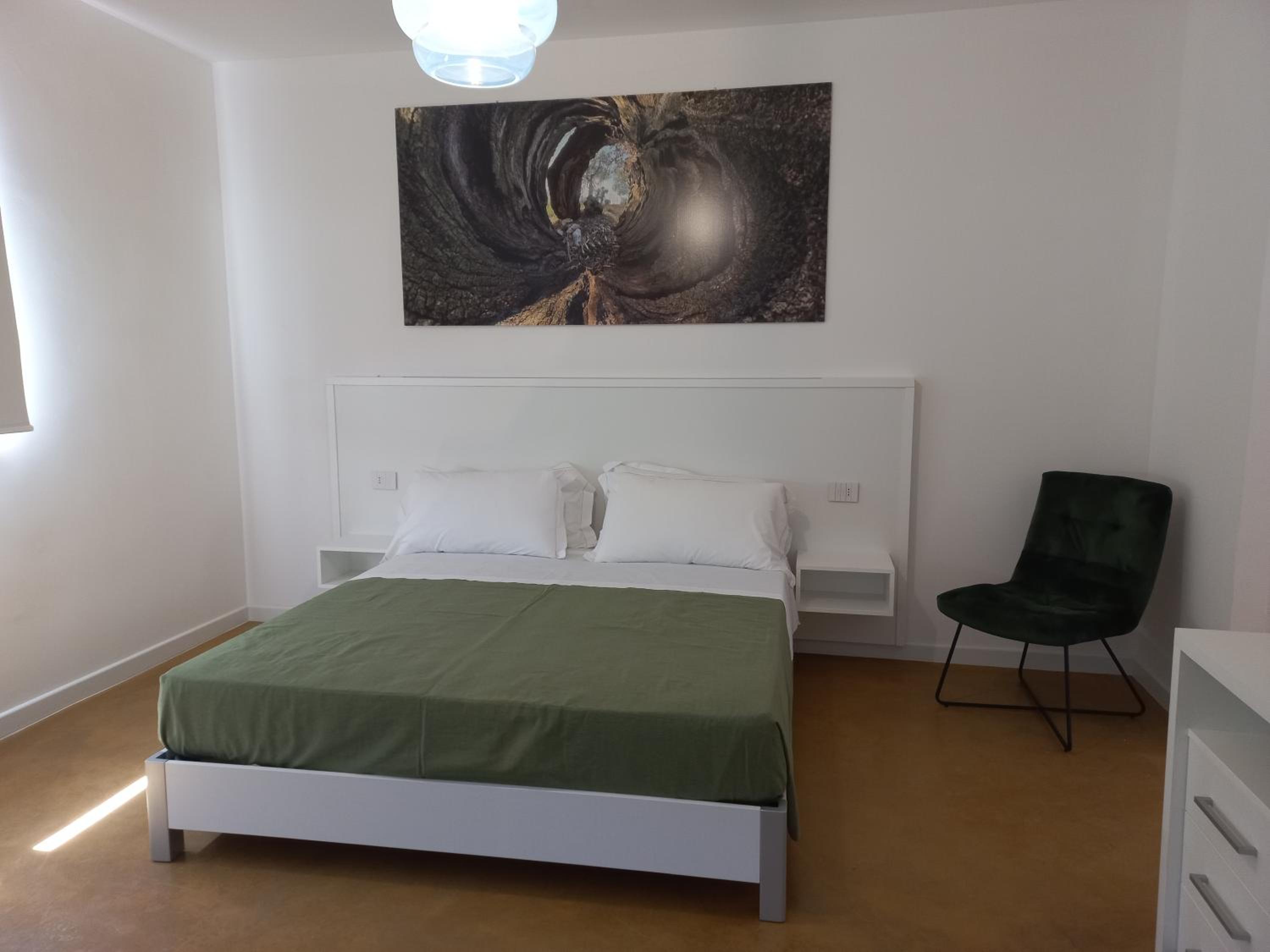 Large Double Room - Photo 7