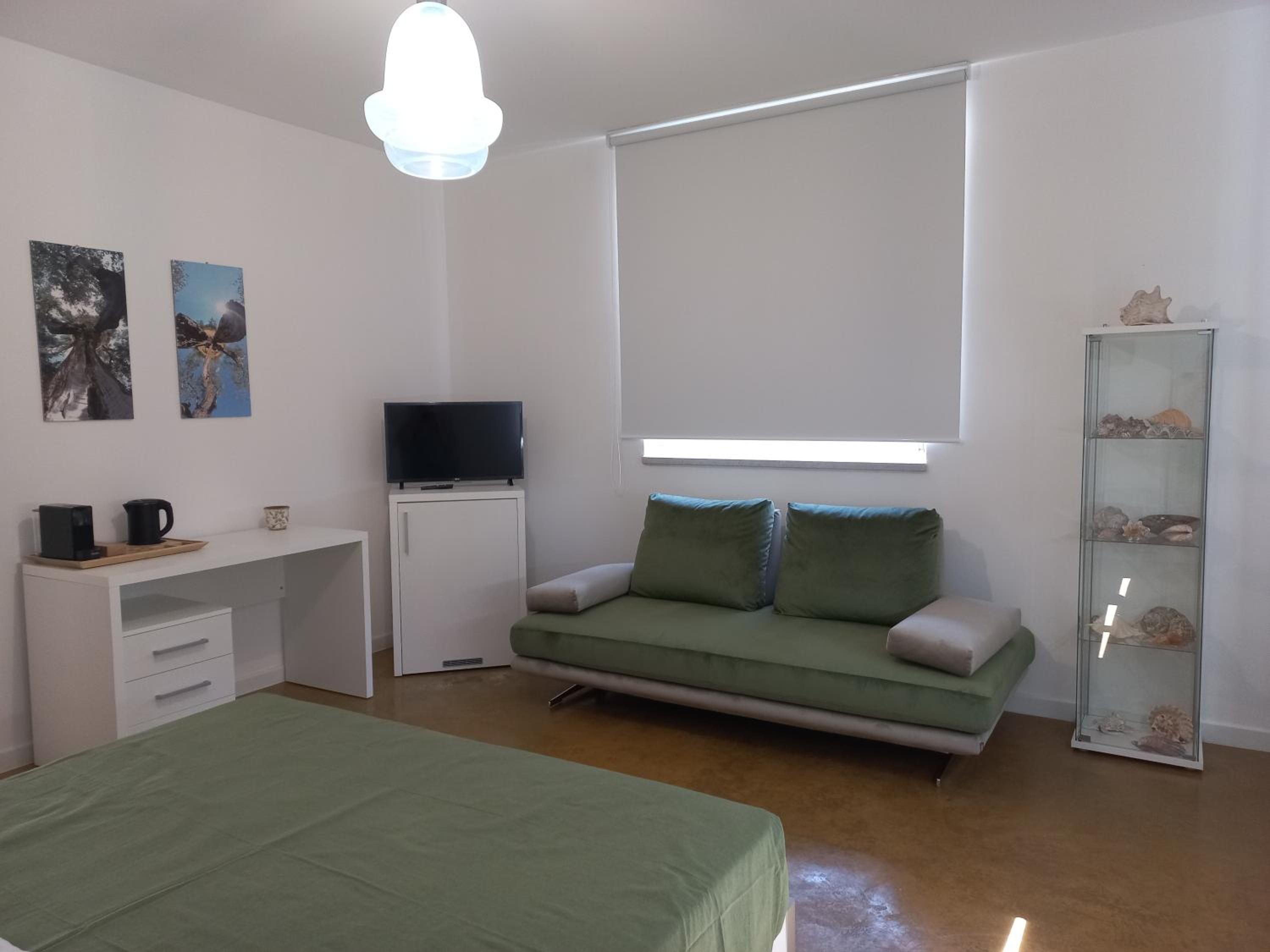 Large Double Room - Photo 4