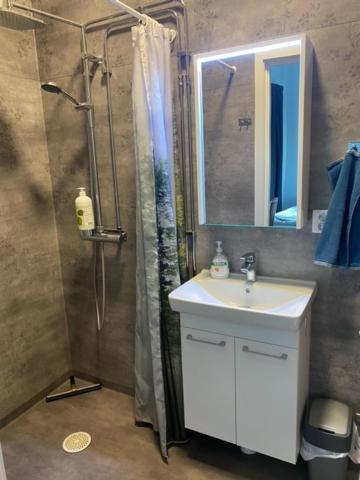 Double Room with Private Bathroom - Photo 2