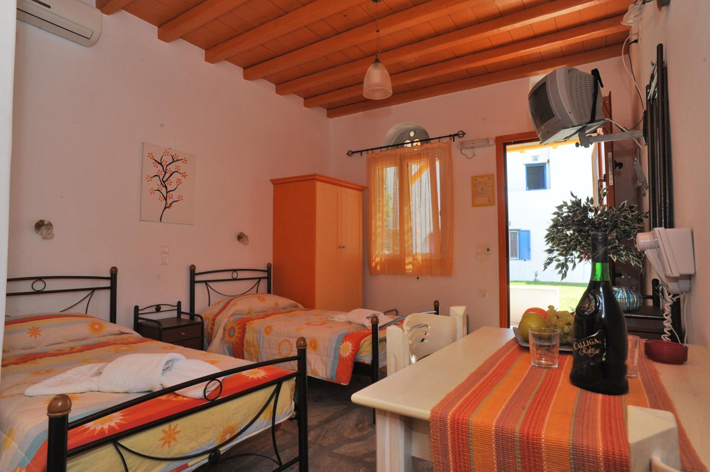 Studio with Garden View (2 Adults) photo 2