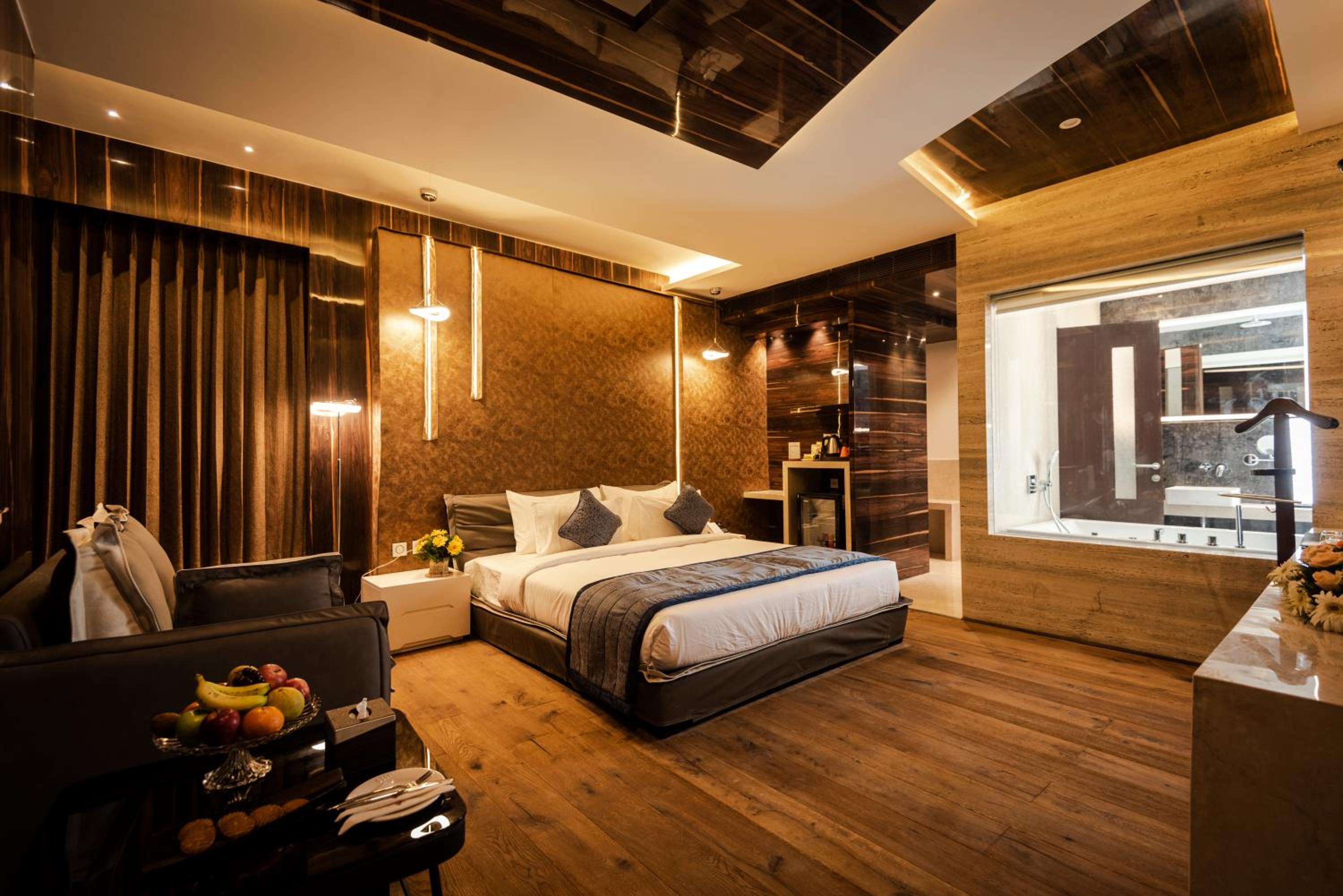 Suite - Photo 1