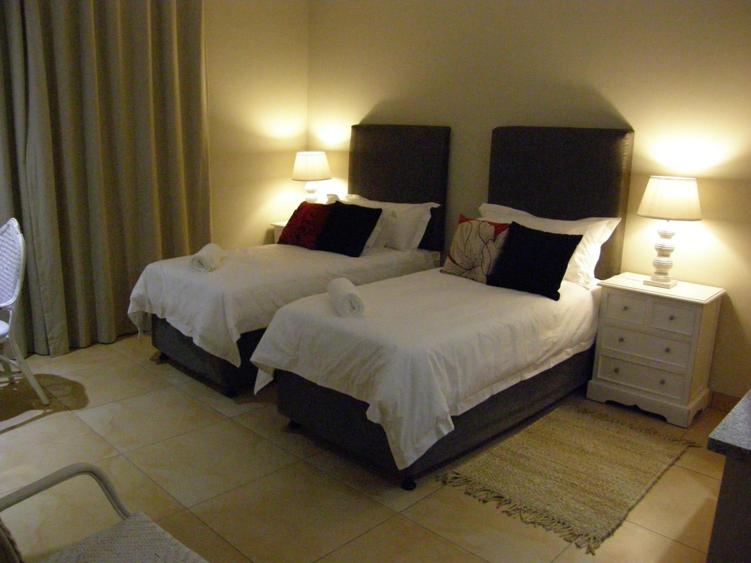 King or Twin Room with Balcony and Sea View - Photo 6