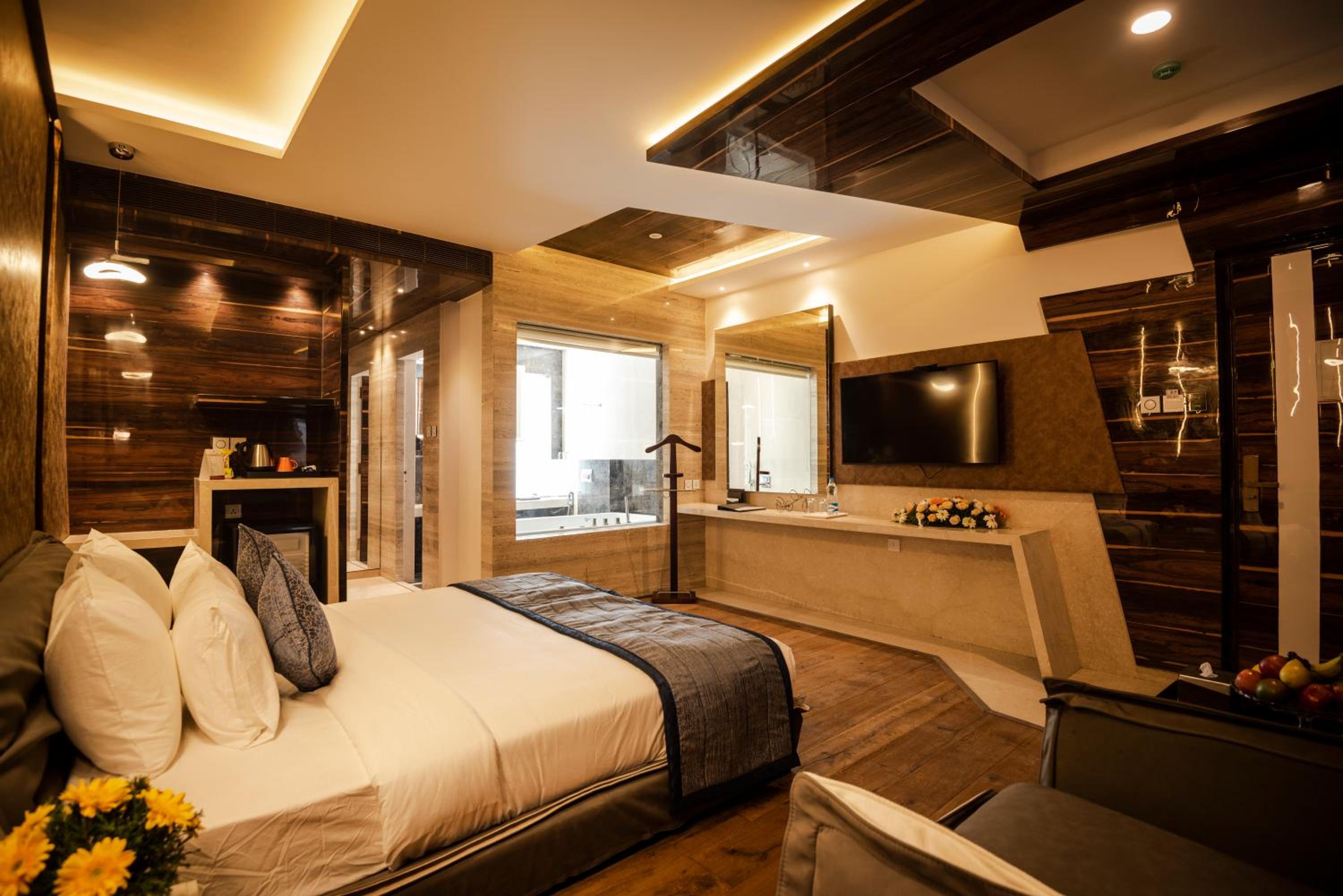 Suite - Photo 3