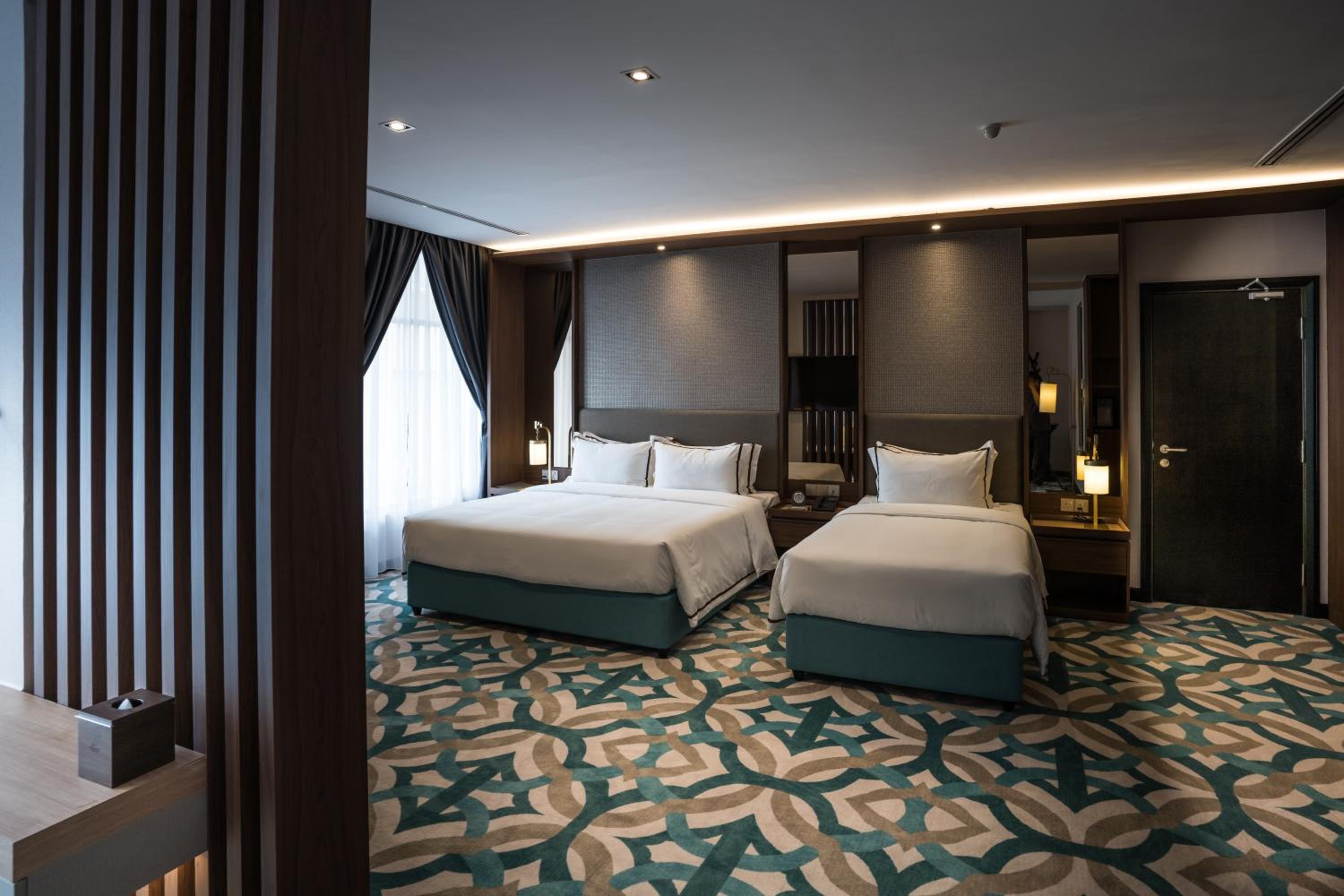 Platinum Suites 3 - Photo 1