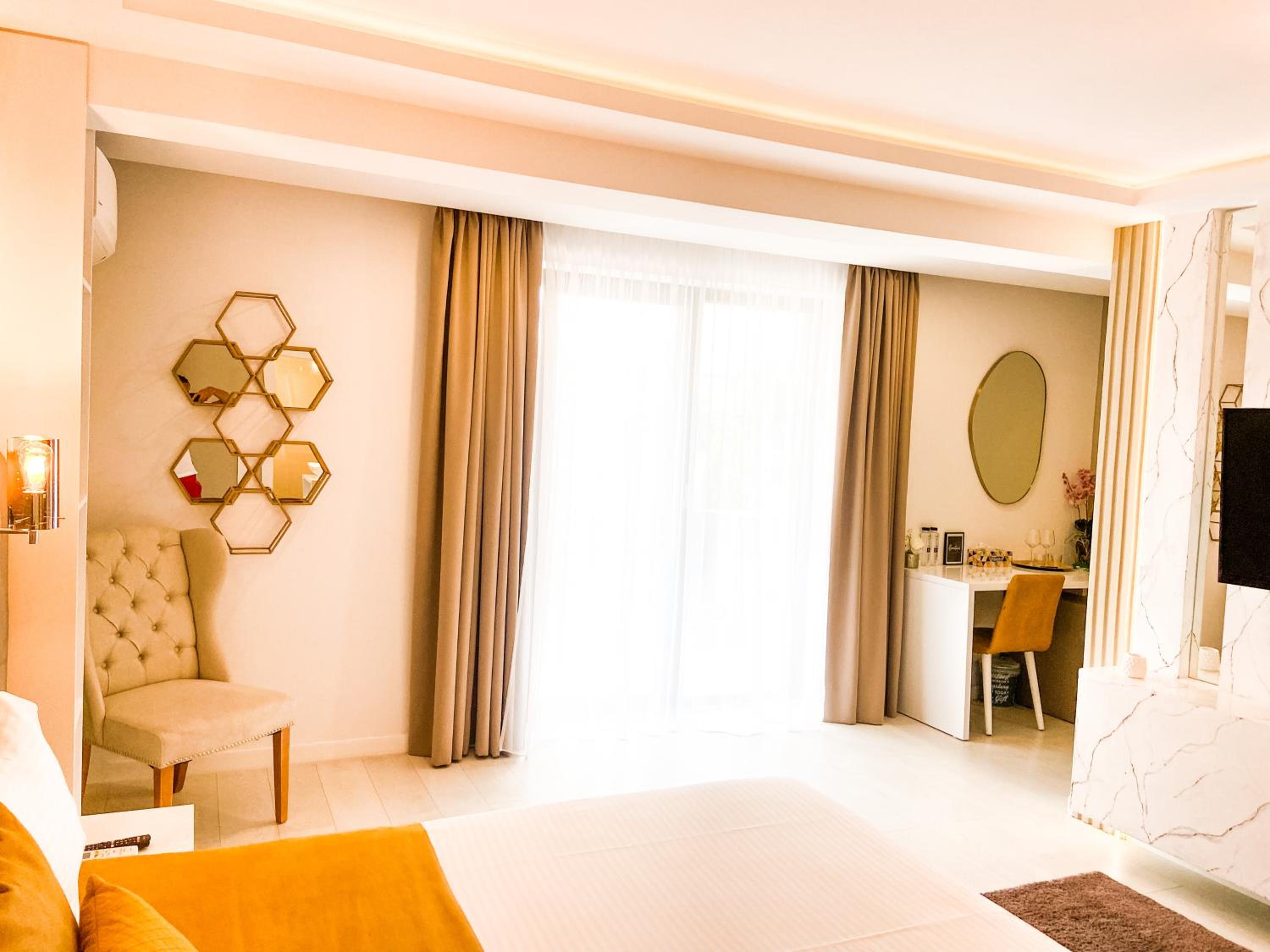 Double Room with Balcony (2 Adults + 1 Child) photo 1