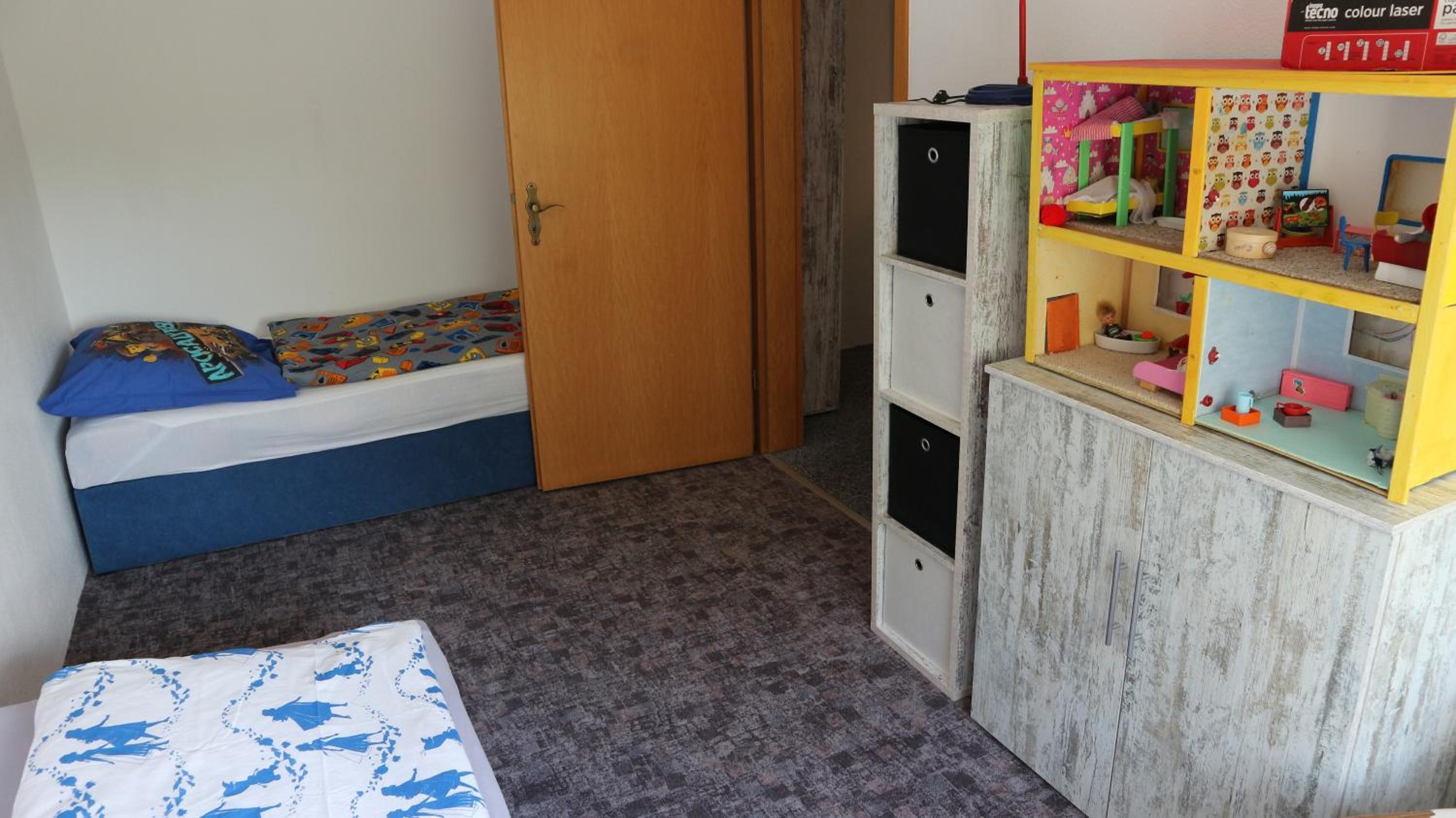 Three-Bedroom Apartment with Shower photo 3