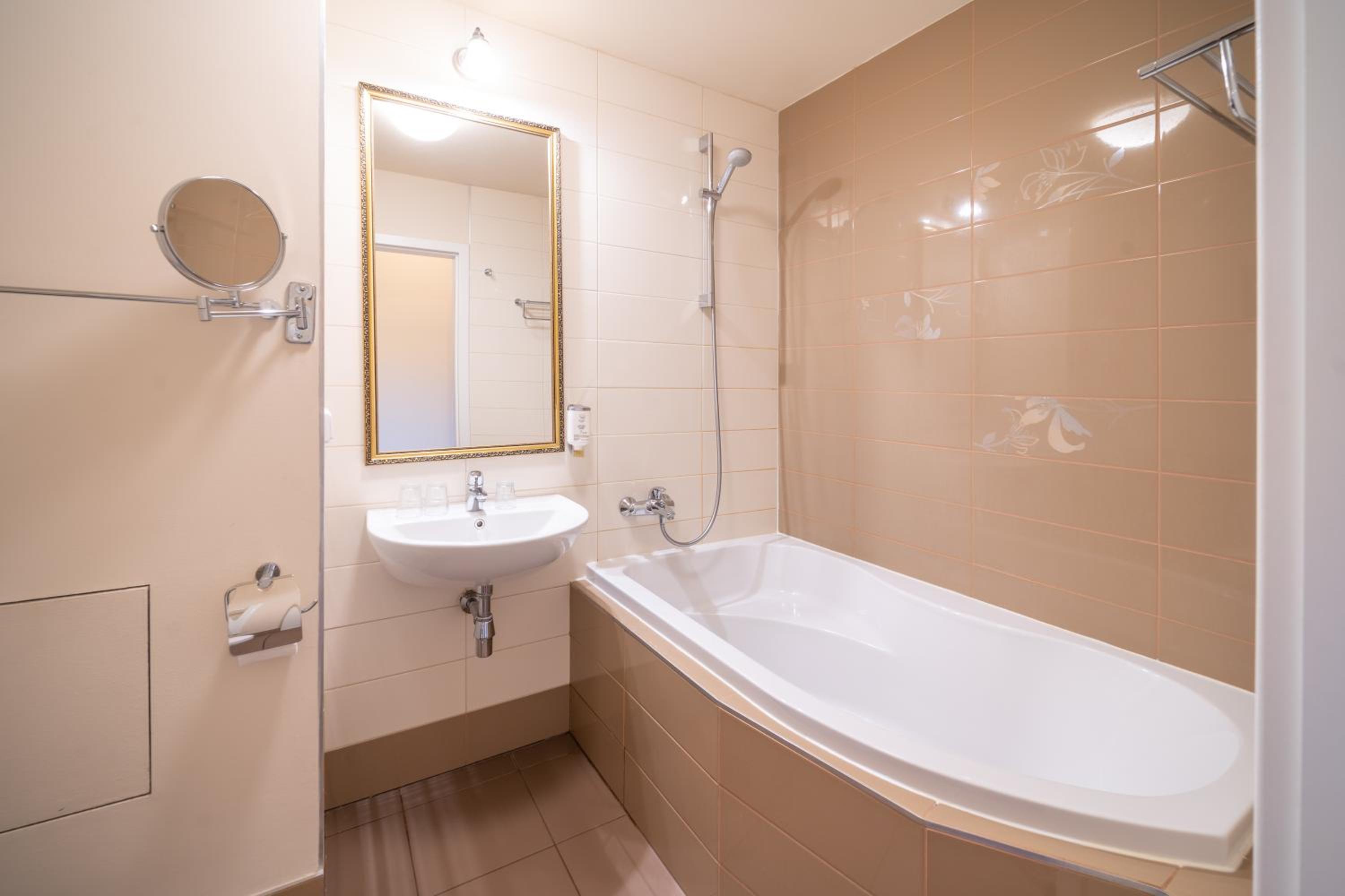 Classic Double or Twin Room photo 2