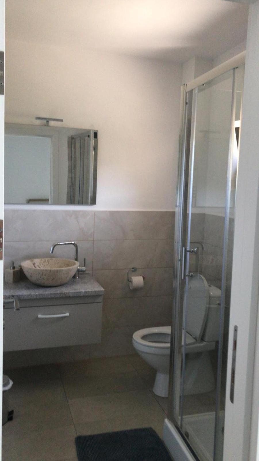 Single Room with Bath photo 2
