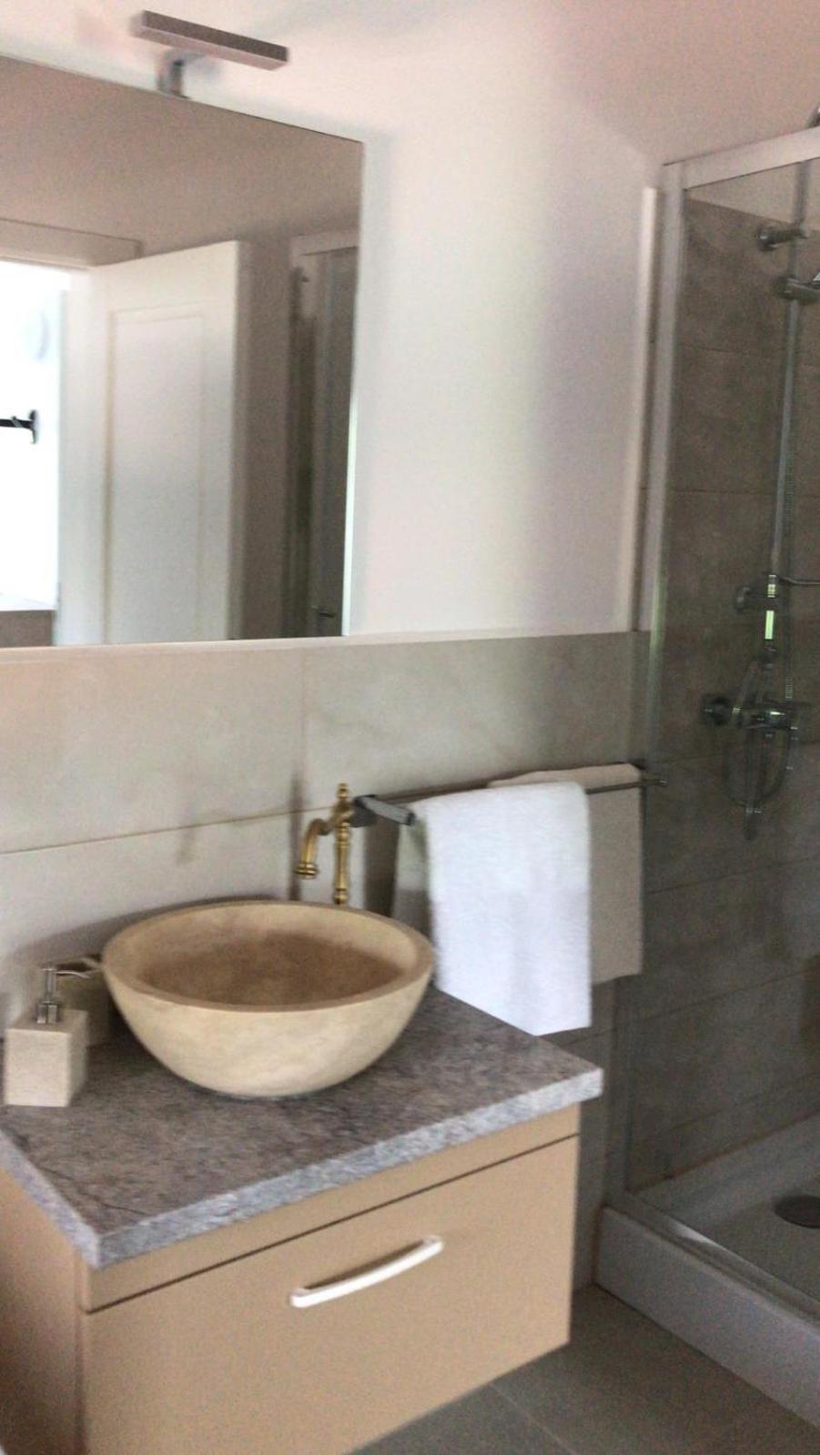 Single Room with Bath photo 3