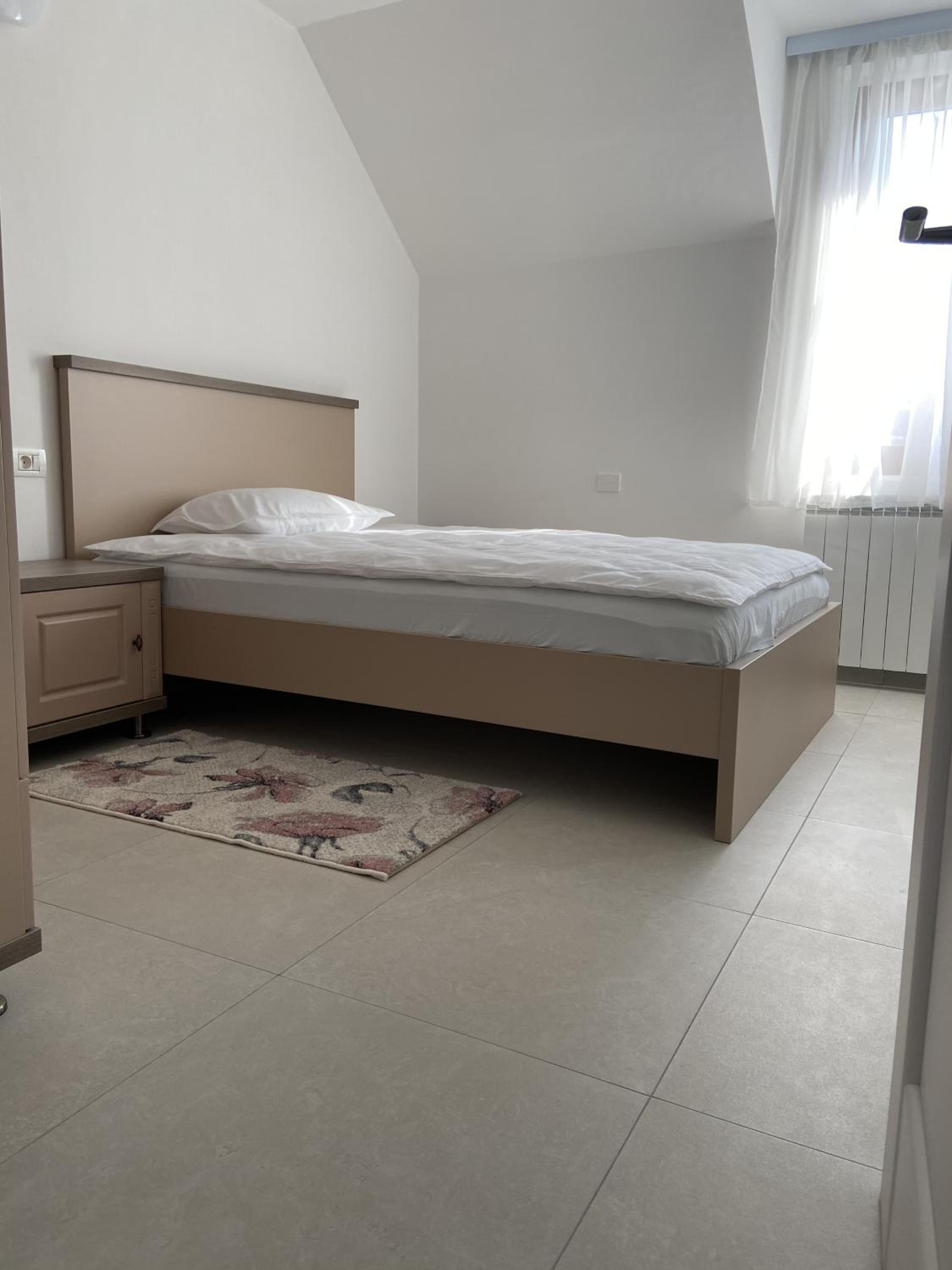 Single Room with Bath photo 1