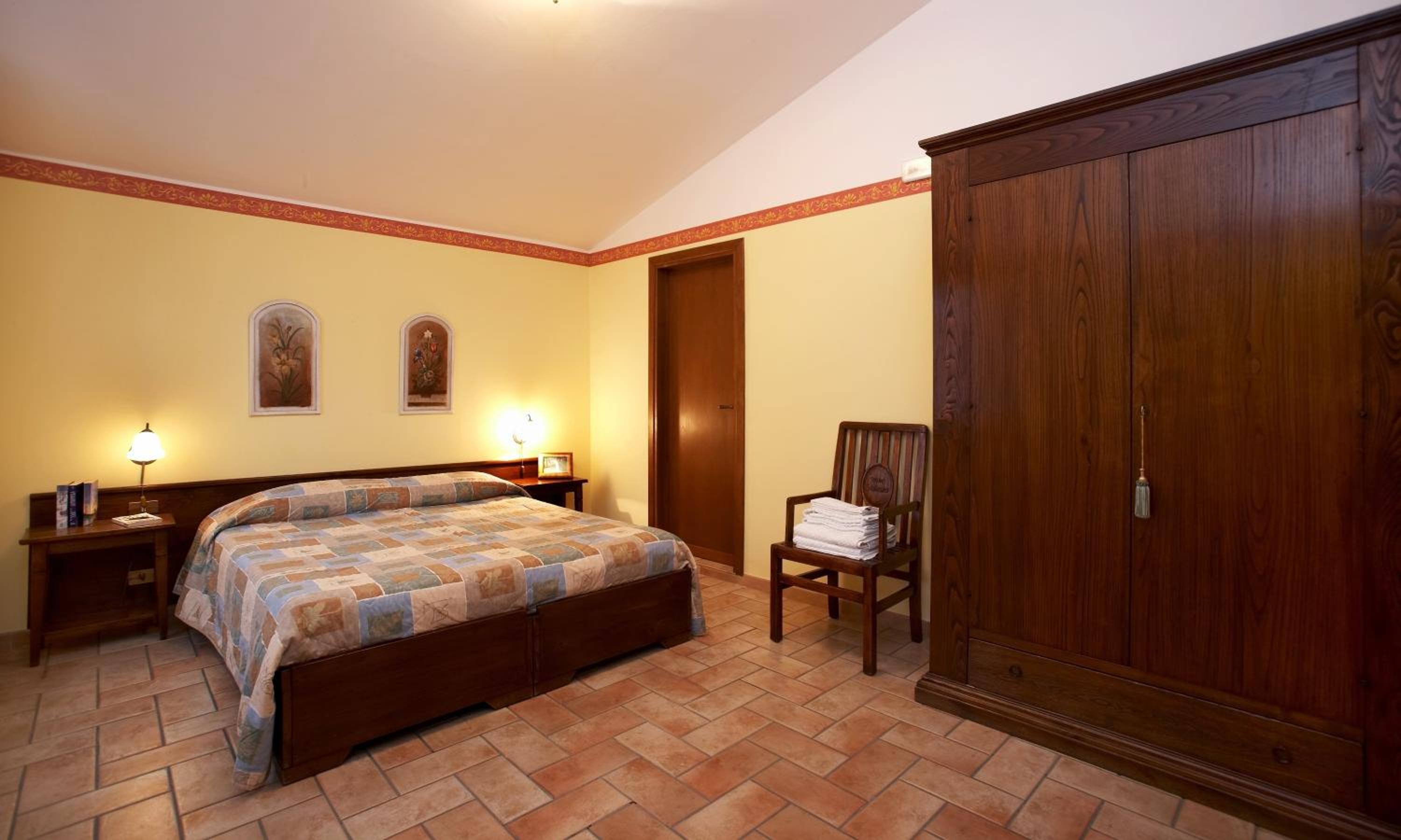 Superior One-Bedroom Apartment - Photo 4