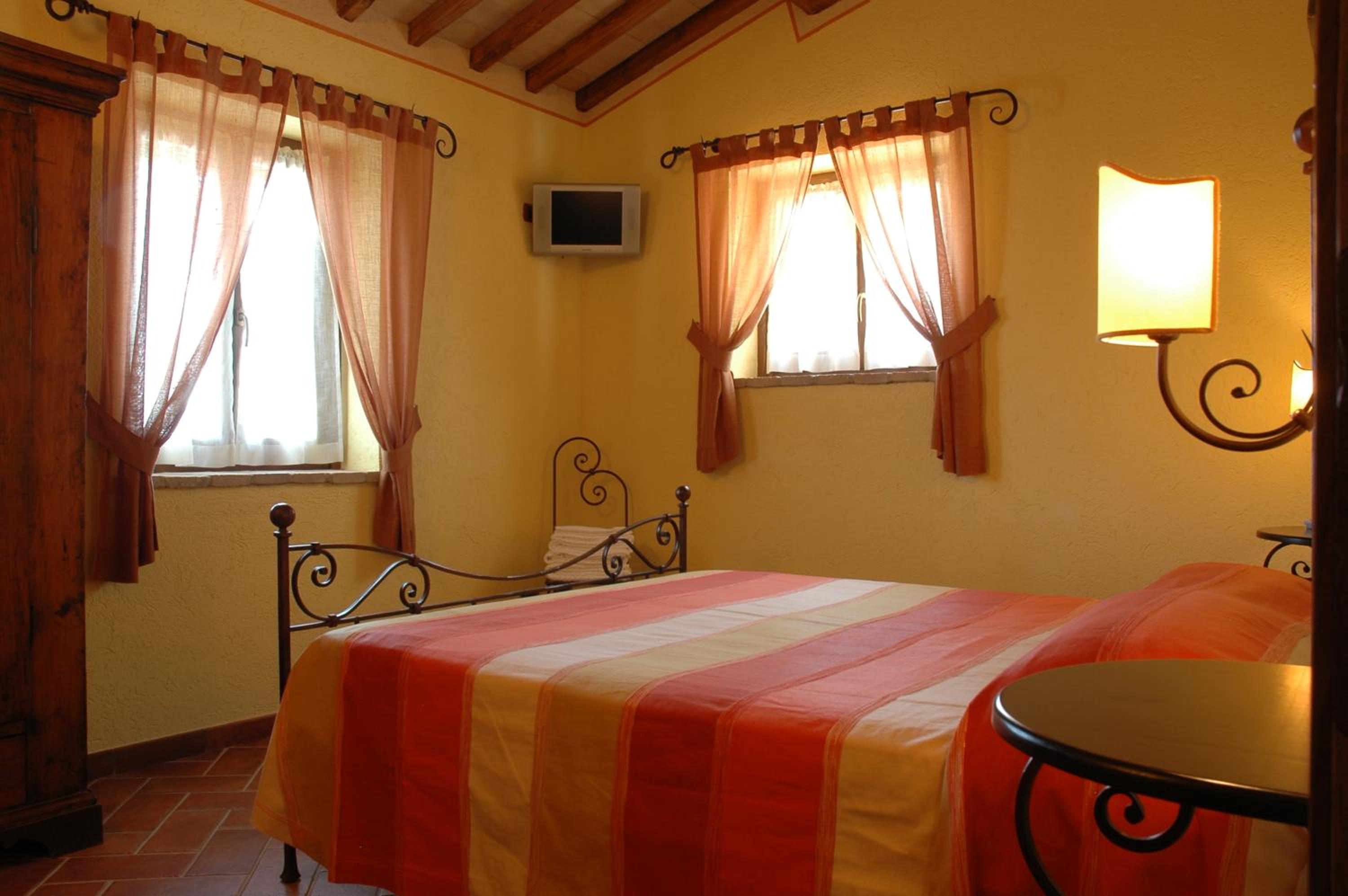 One-Bedroom Apartment - Annex photo 2