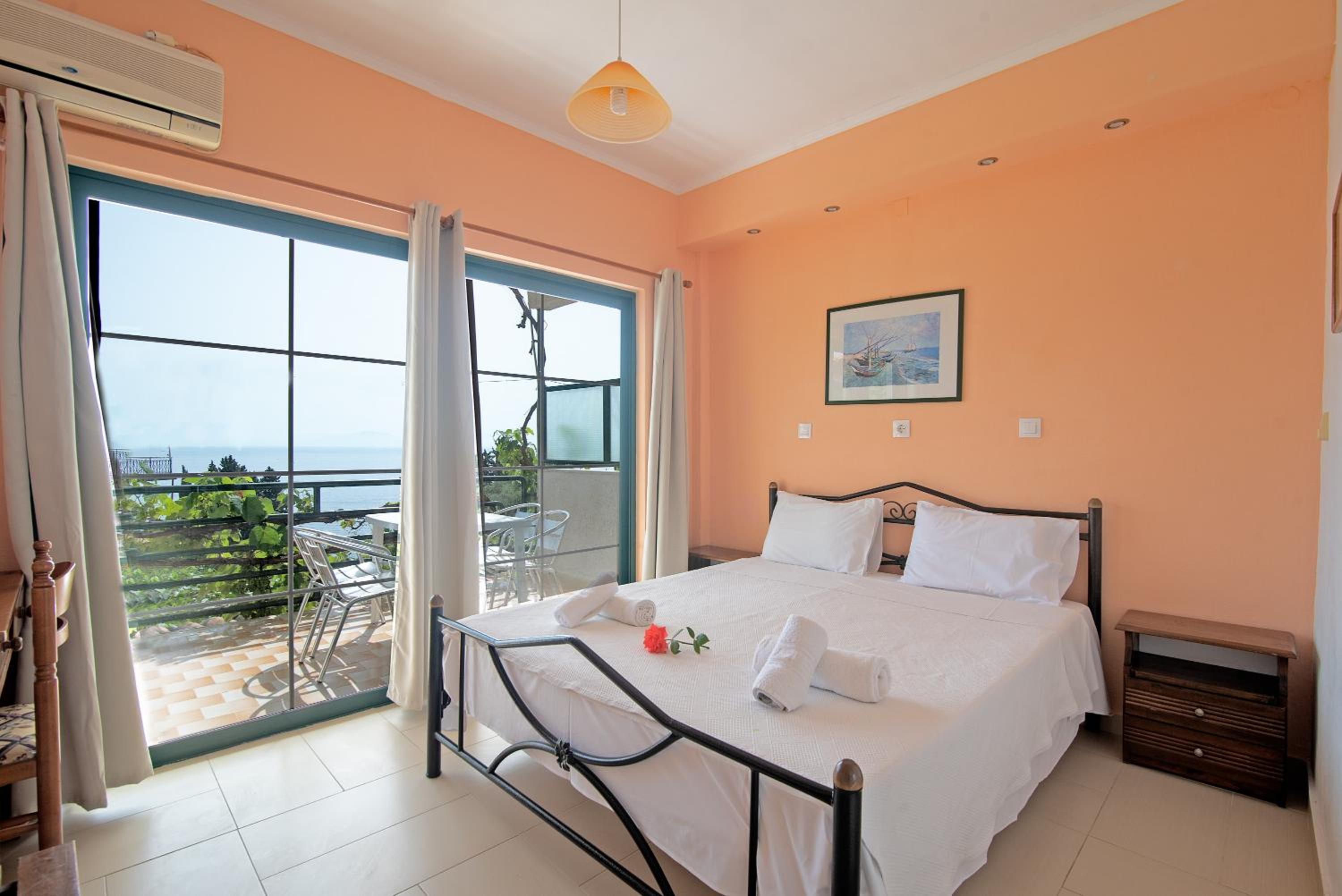 Two-Bedroom Deluxe Apartment with Ocean View photo 1