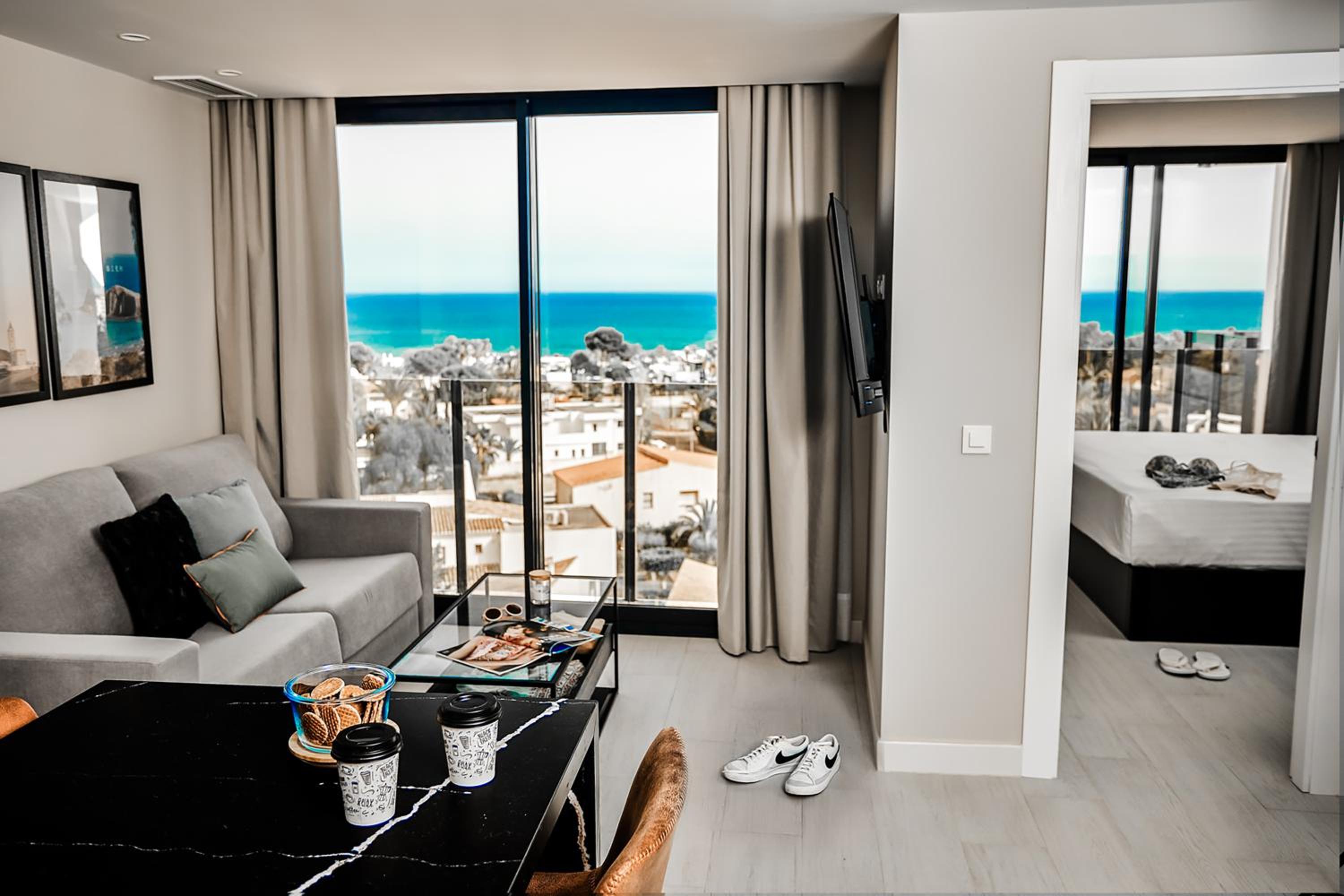 One-Bedroom Apartment with View - Photo 6