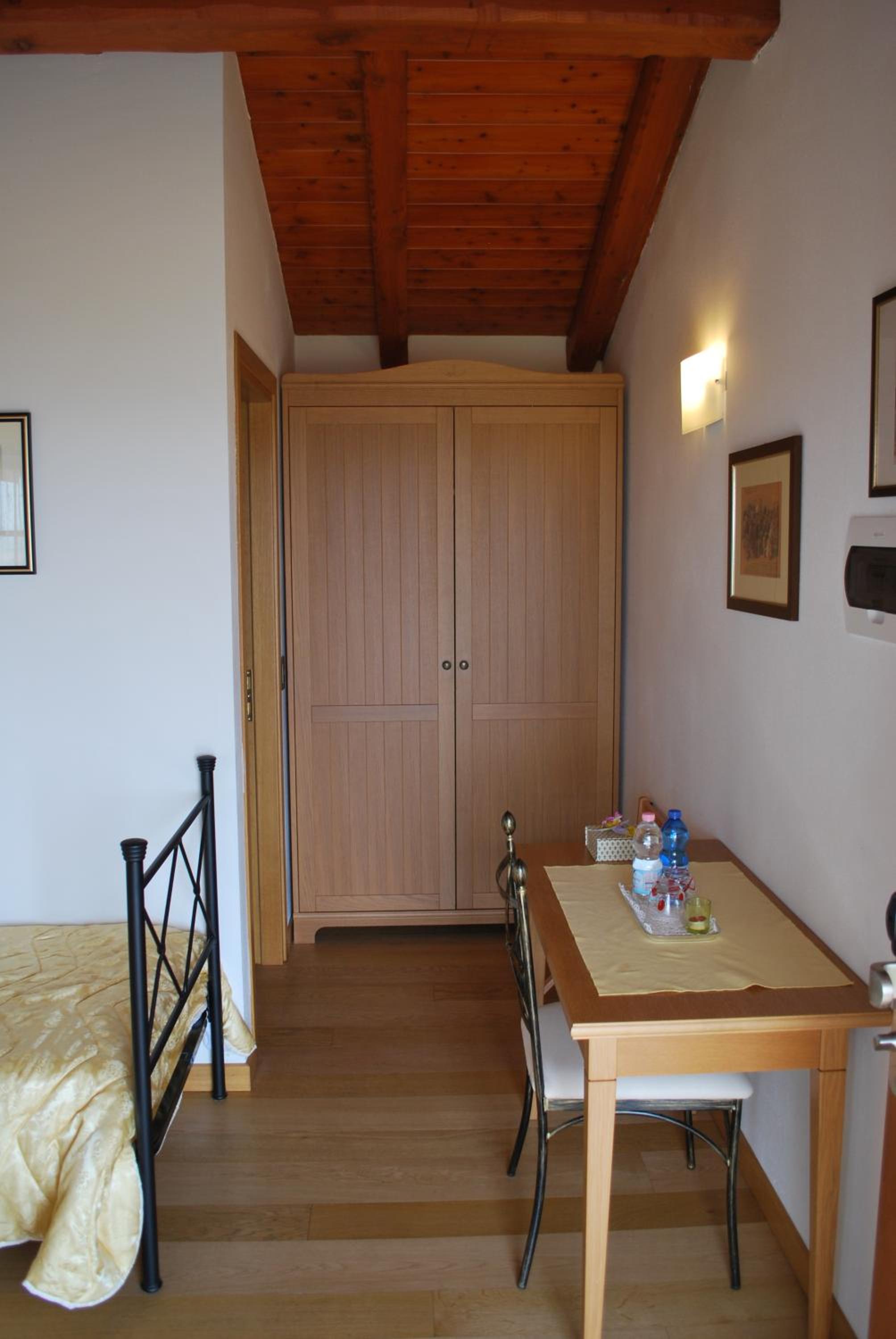 Single Room photo 3