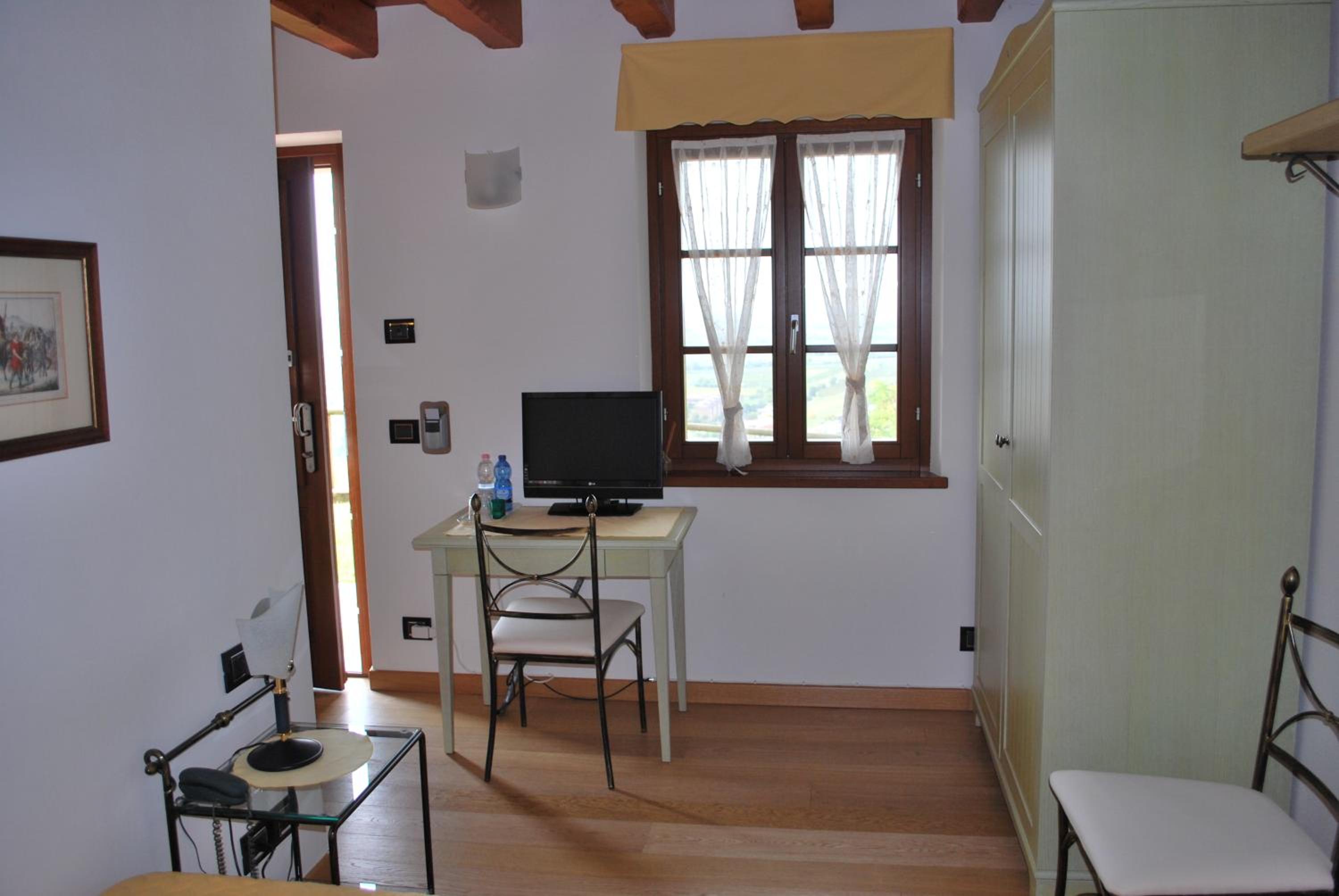 Twin Room - Photo 1