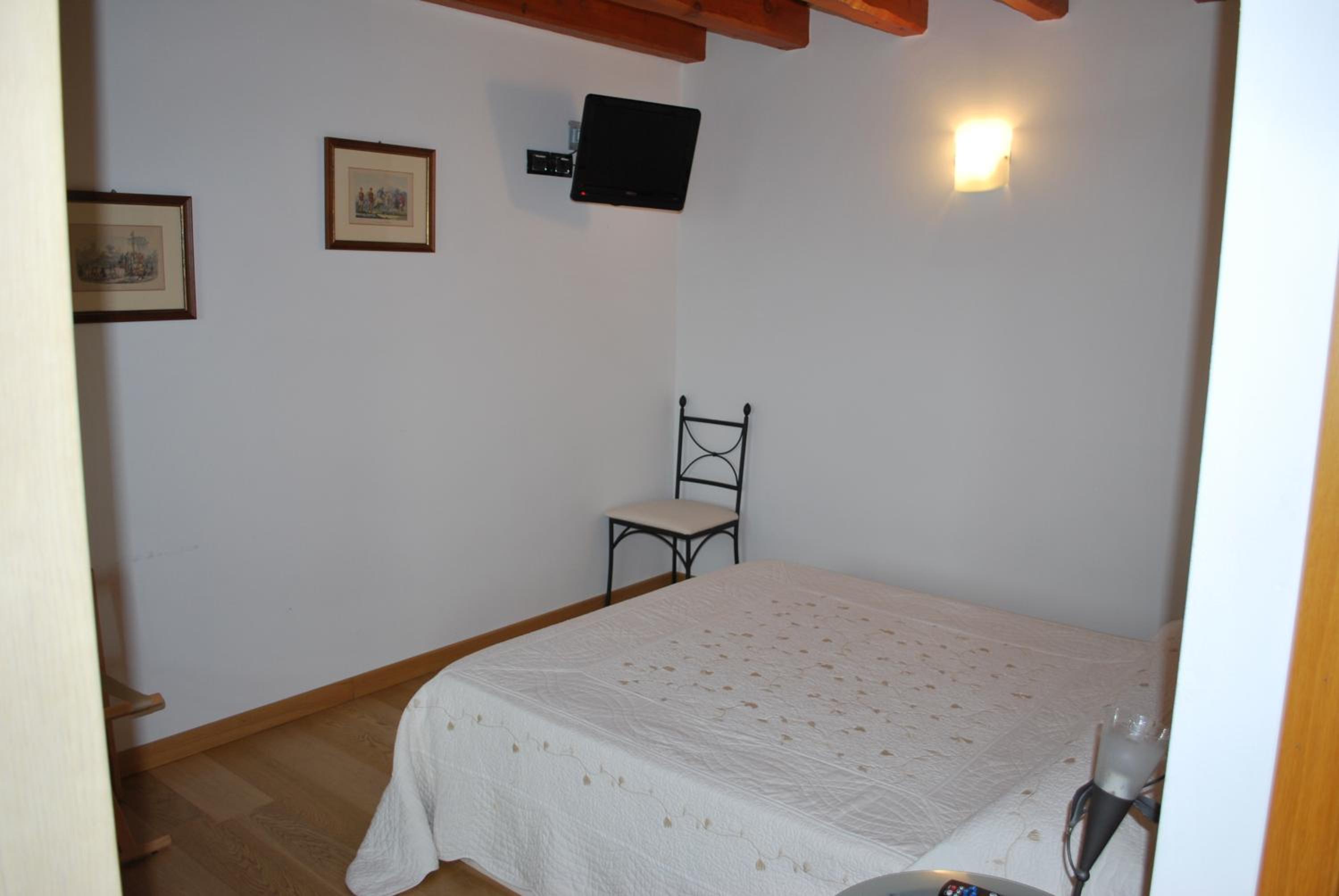 Double Room - Photo 2