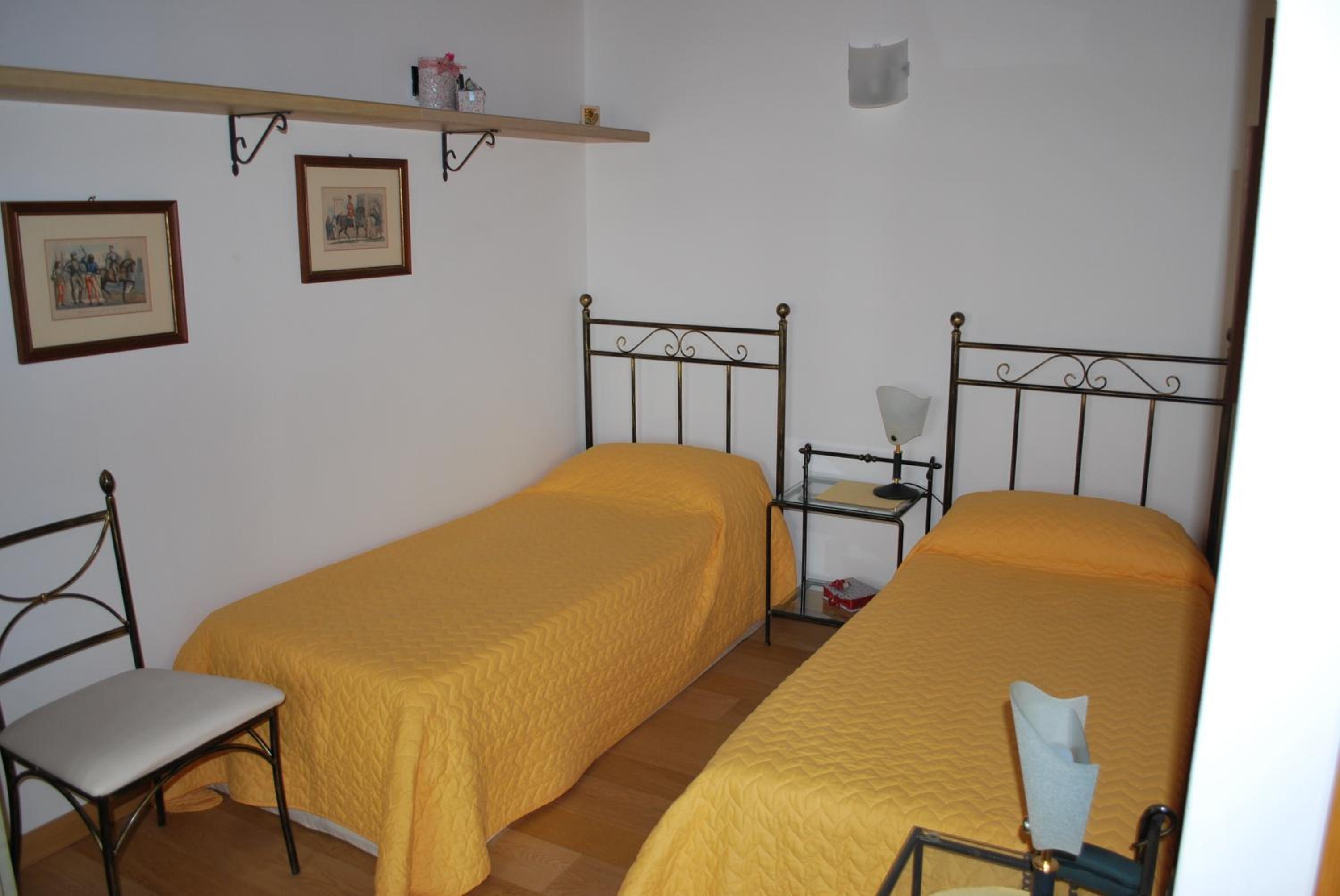 Twin Room - Photo 4