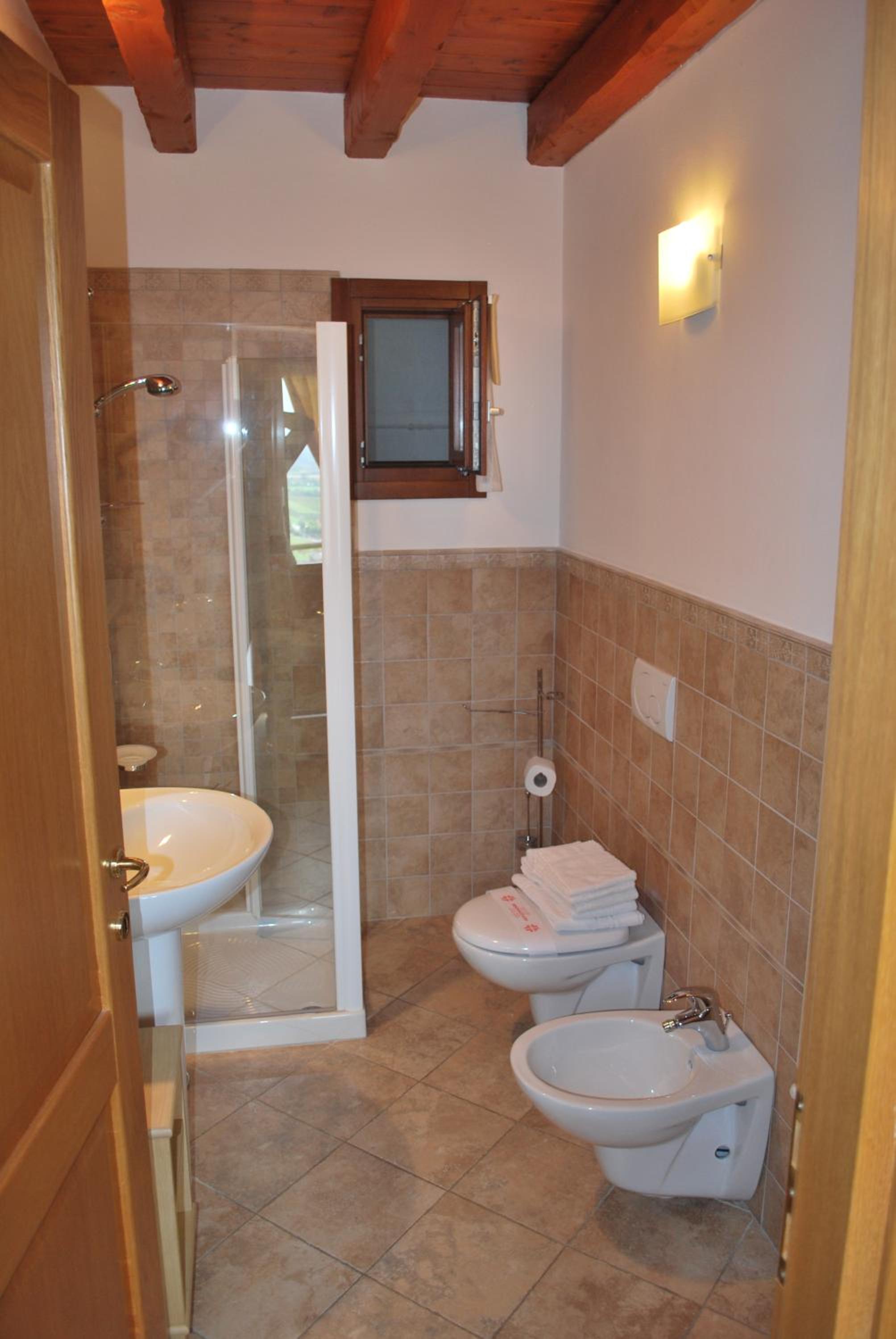 Twin Room - Photo 3
