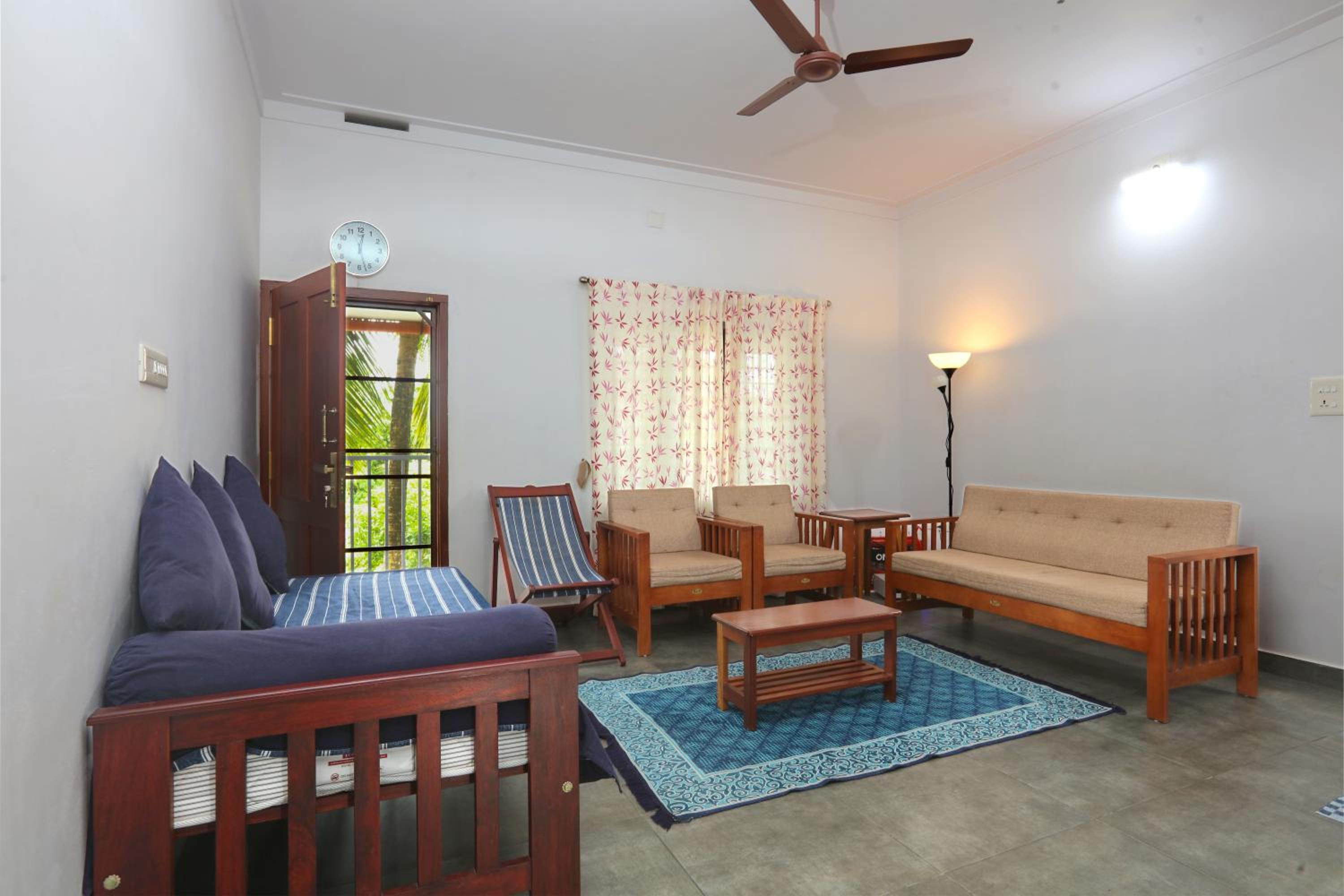 Apartment with Balcony photo 2