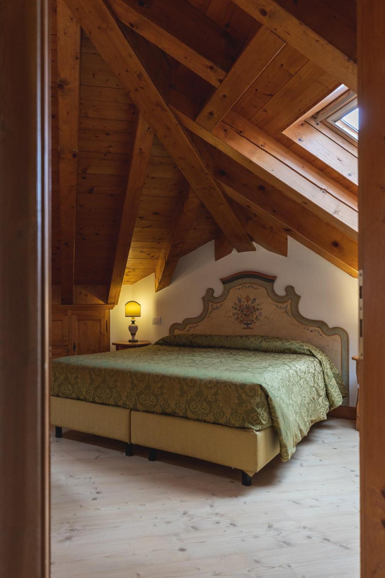 Suite with Mountain View - Photo 4