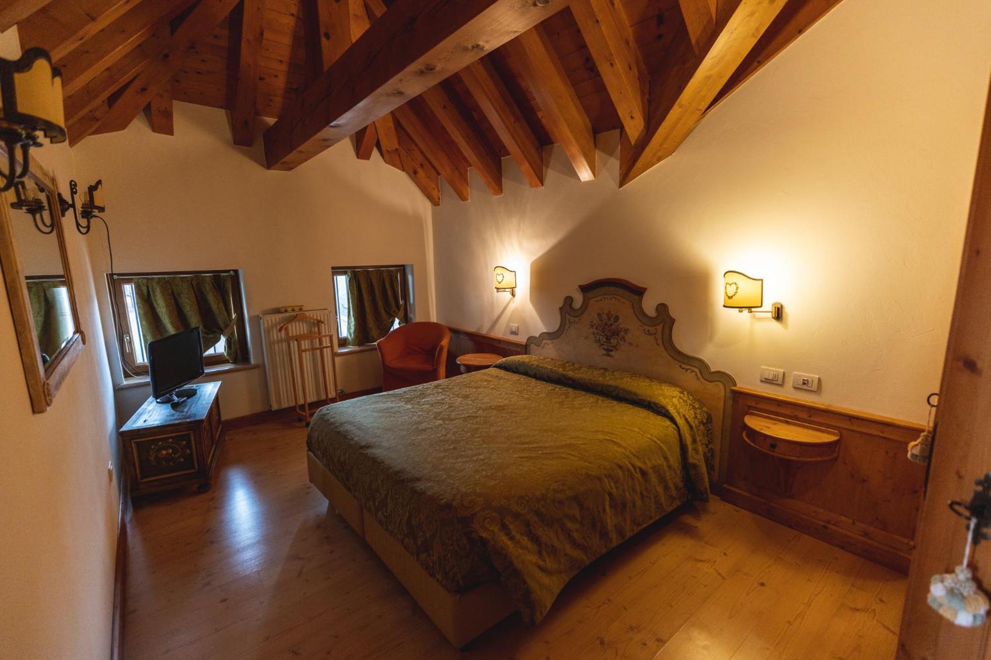 Suite with Mountain View - Photo 5