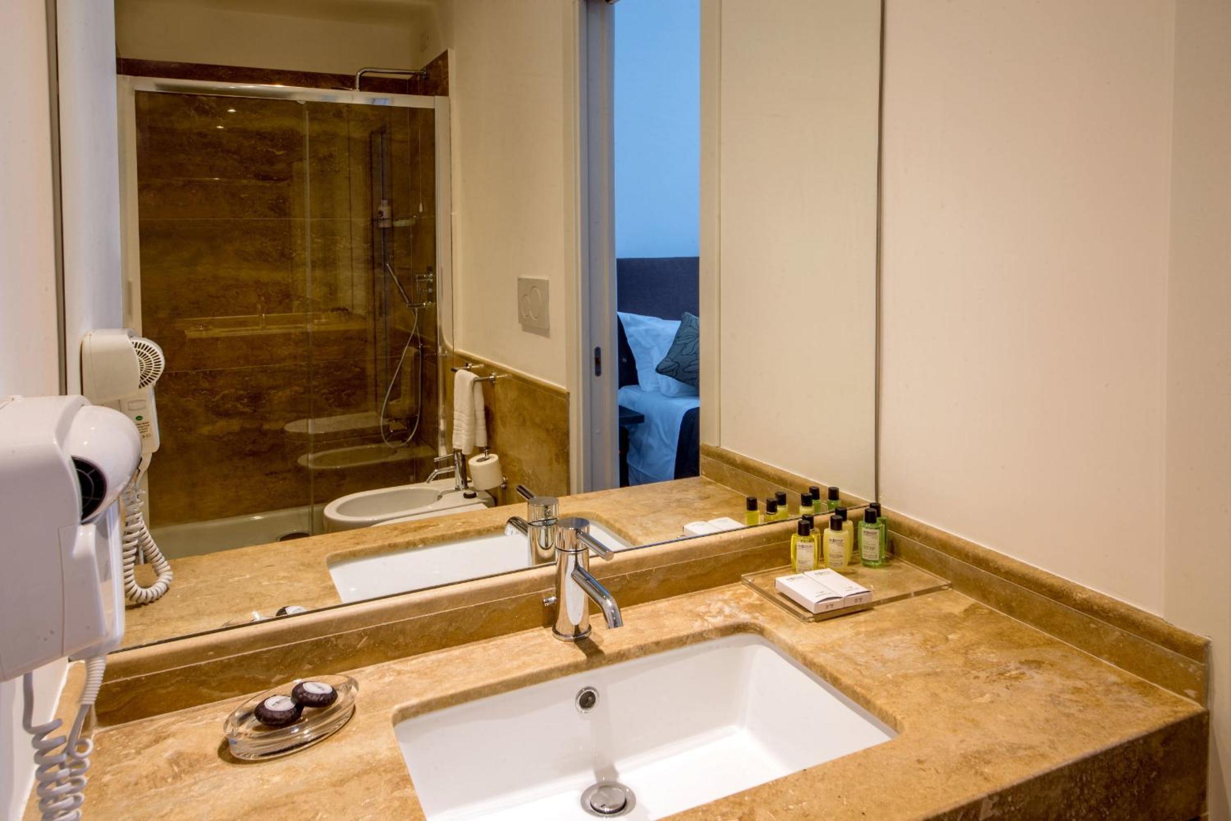 Suite with Balcony photo 2