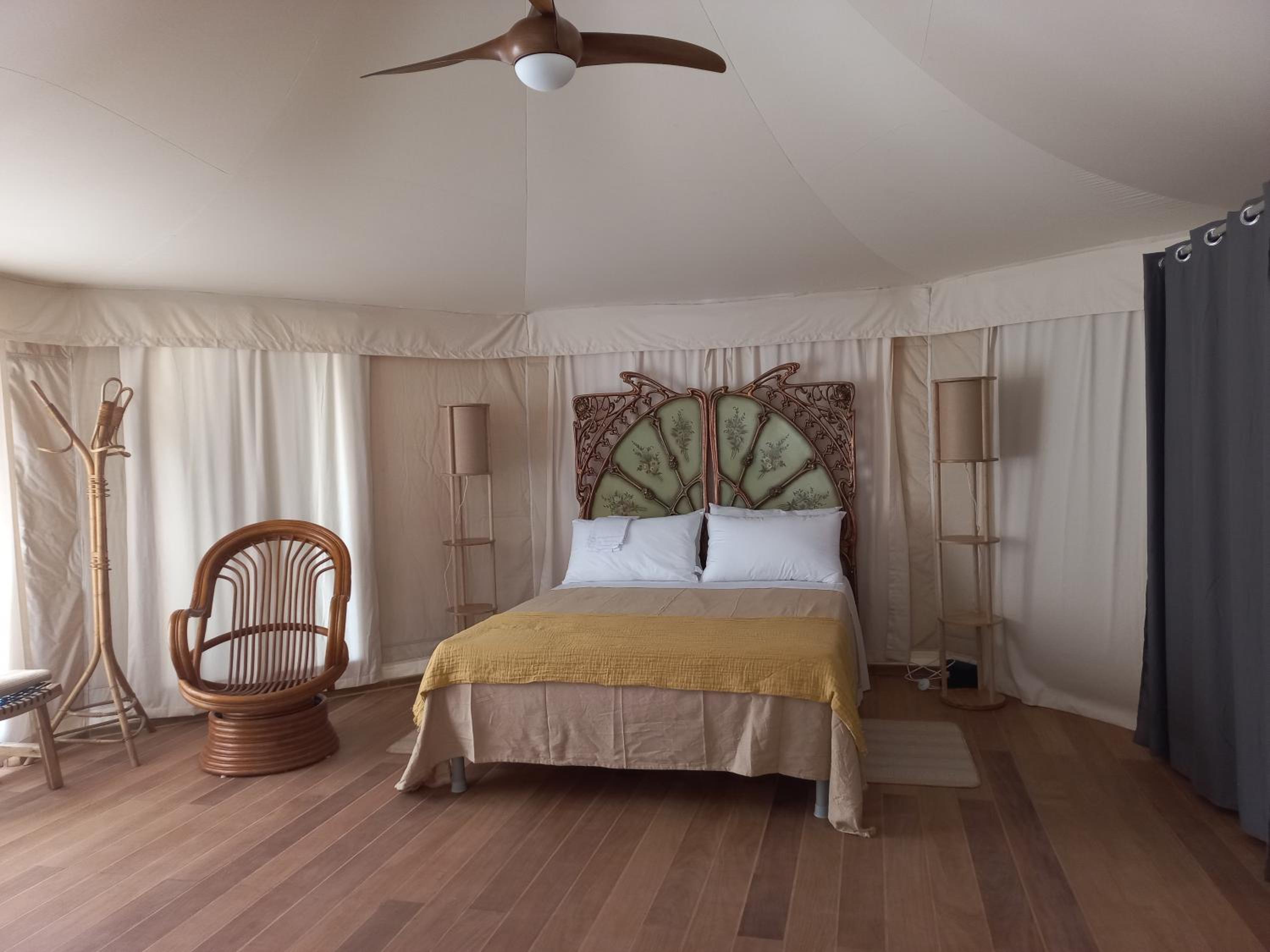 Tent - Photo 2