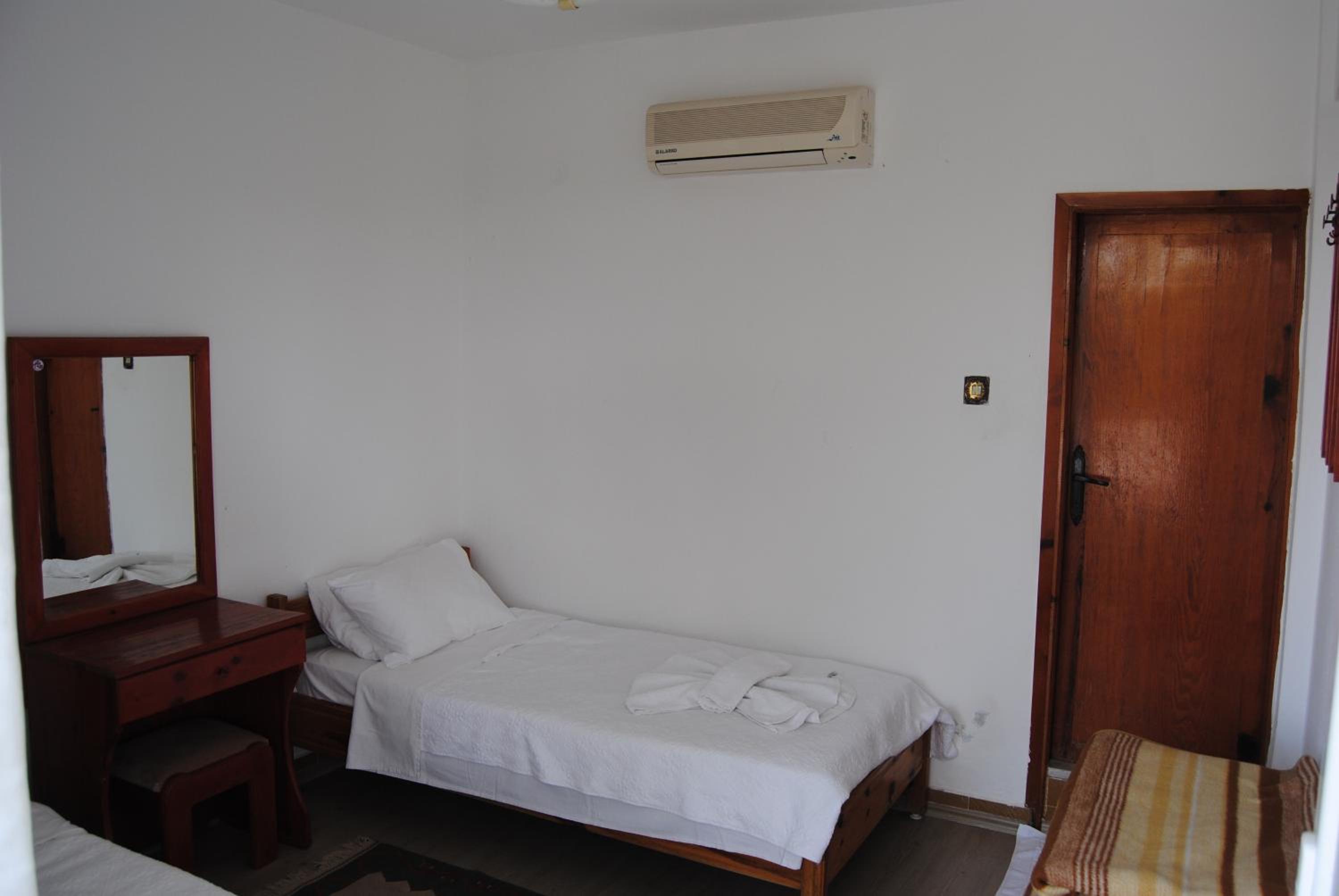 Standard Double or Twin Room photo 1