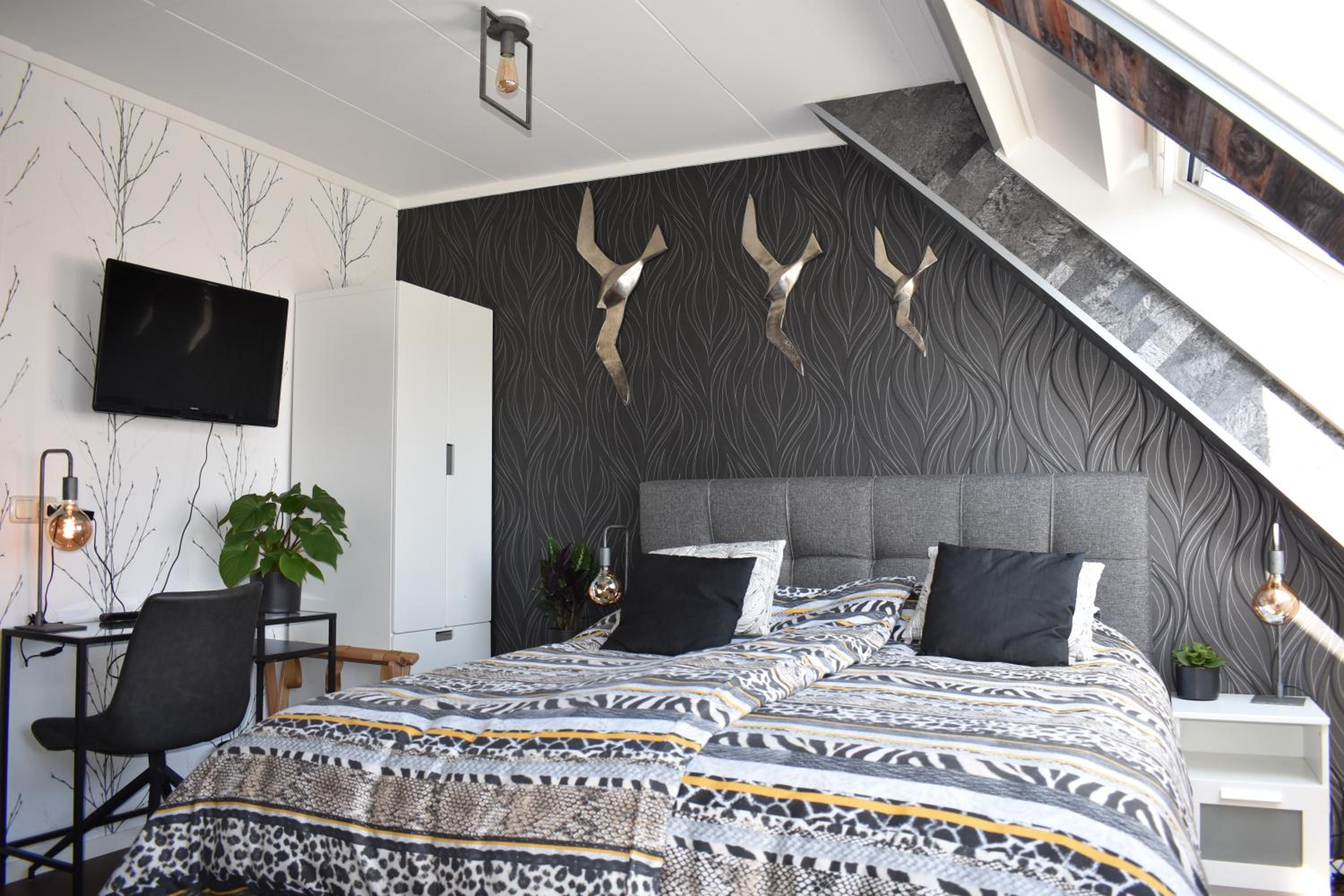 Deluxe Double Room with Shower photo 2