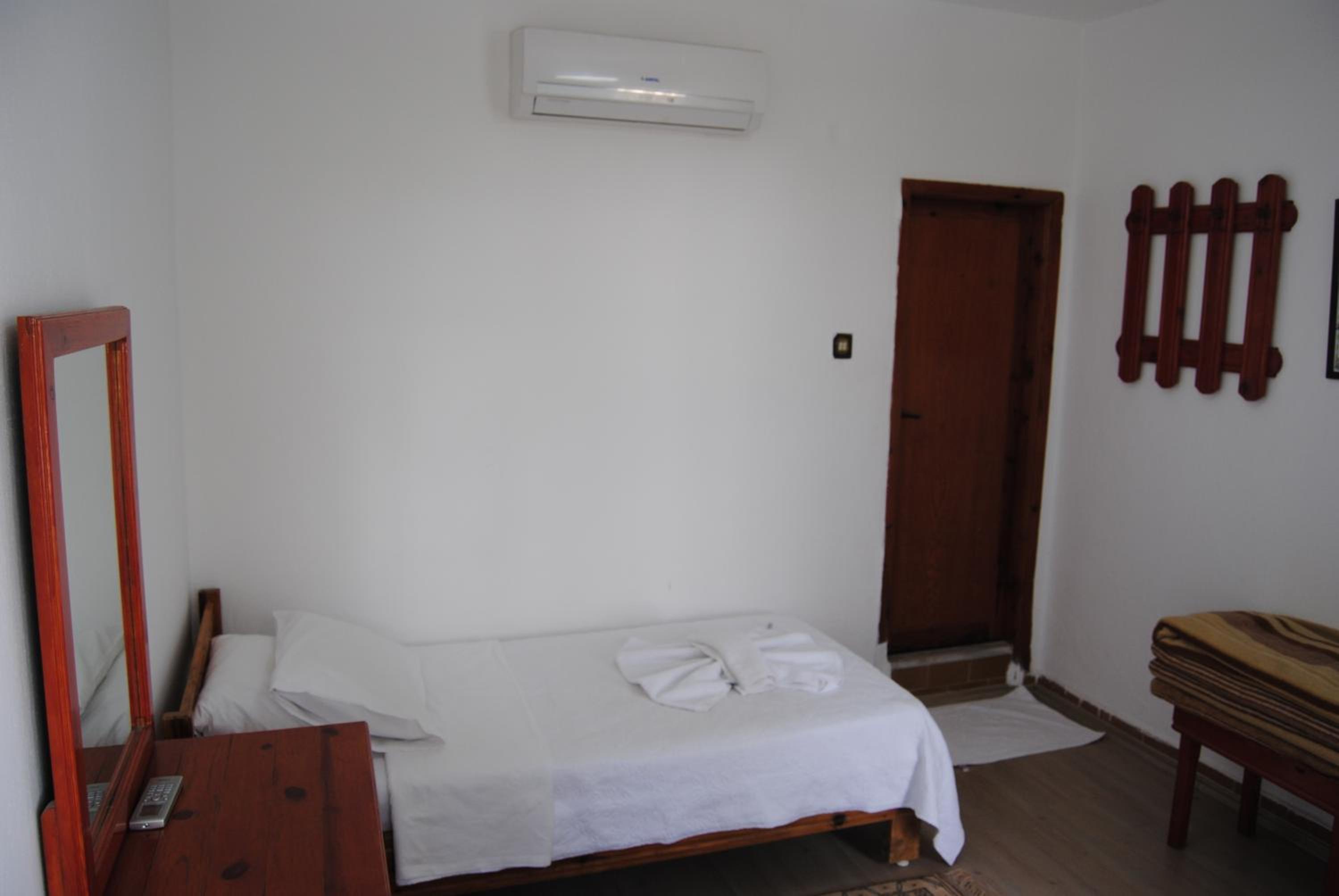 Standard Double or Twin Room photo 3