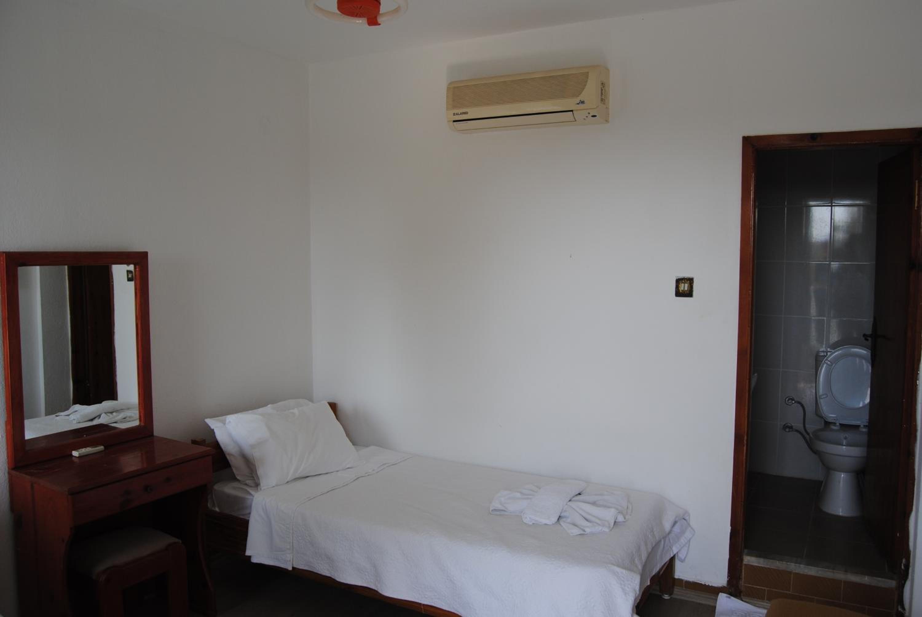 Standard Double or Twin Room photo 1