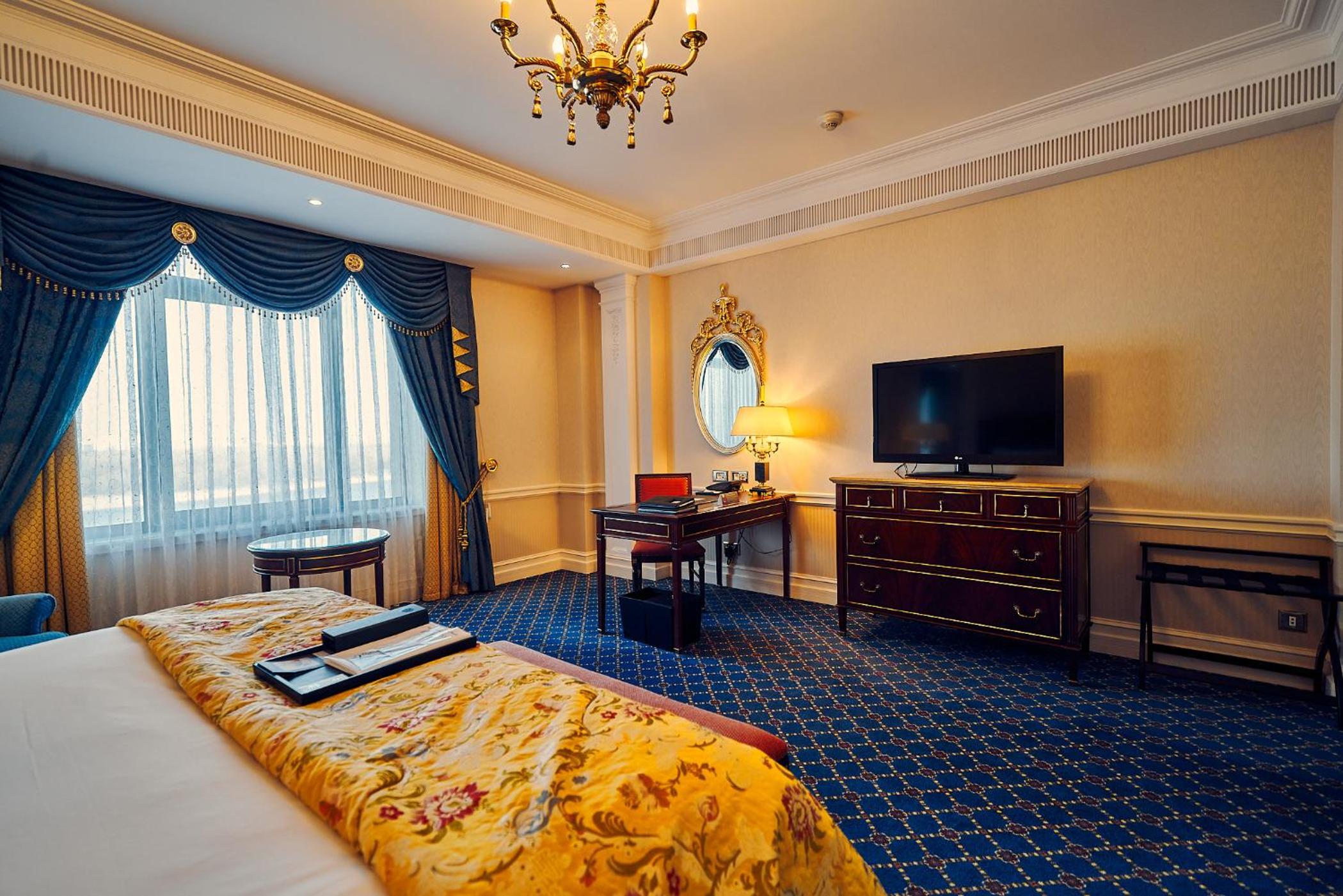 Deluxe Double Room with River View photo 2