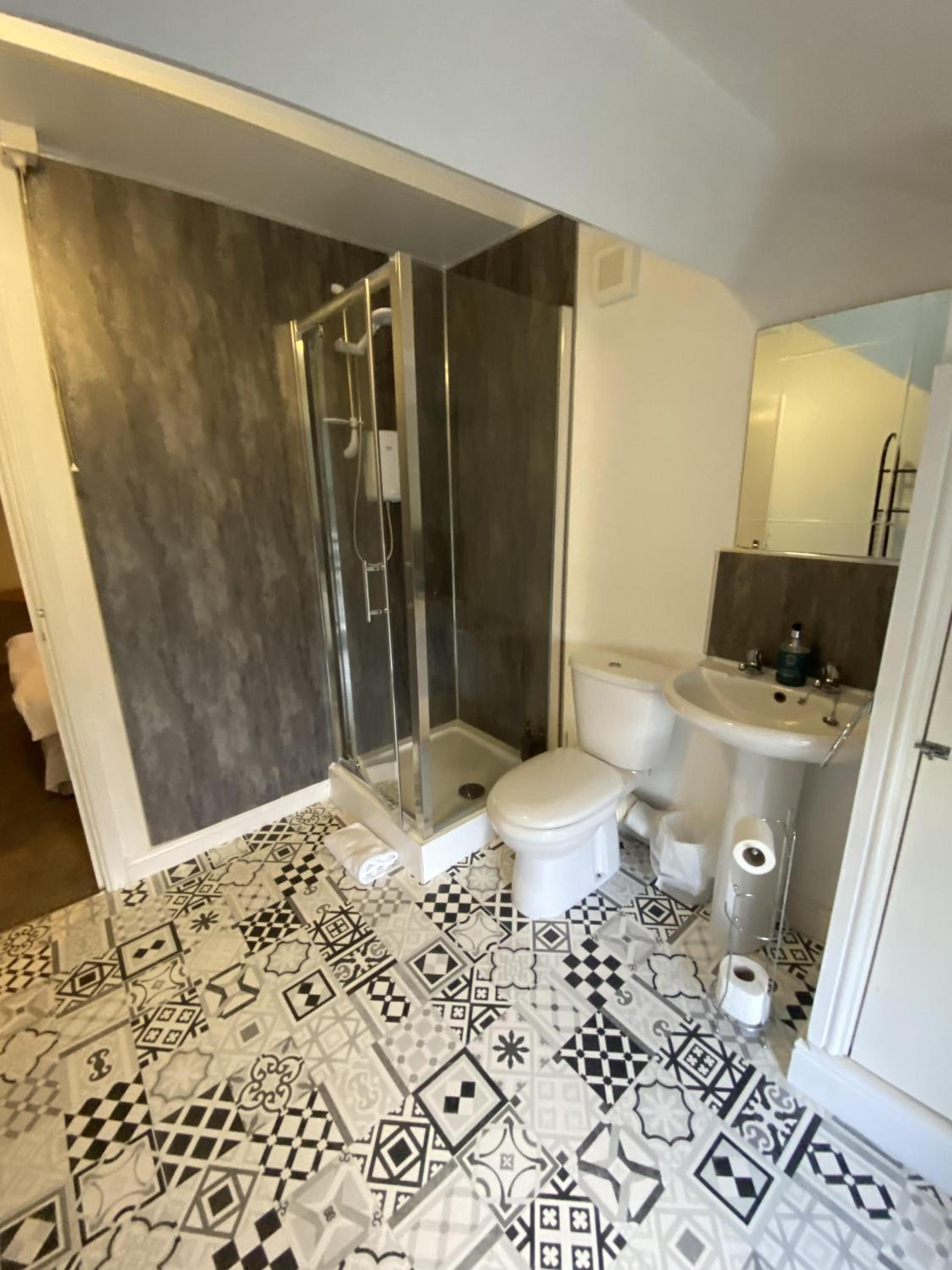 Double Room with Private Bathroom - Photo 4