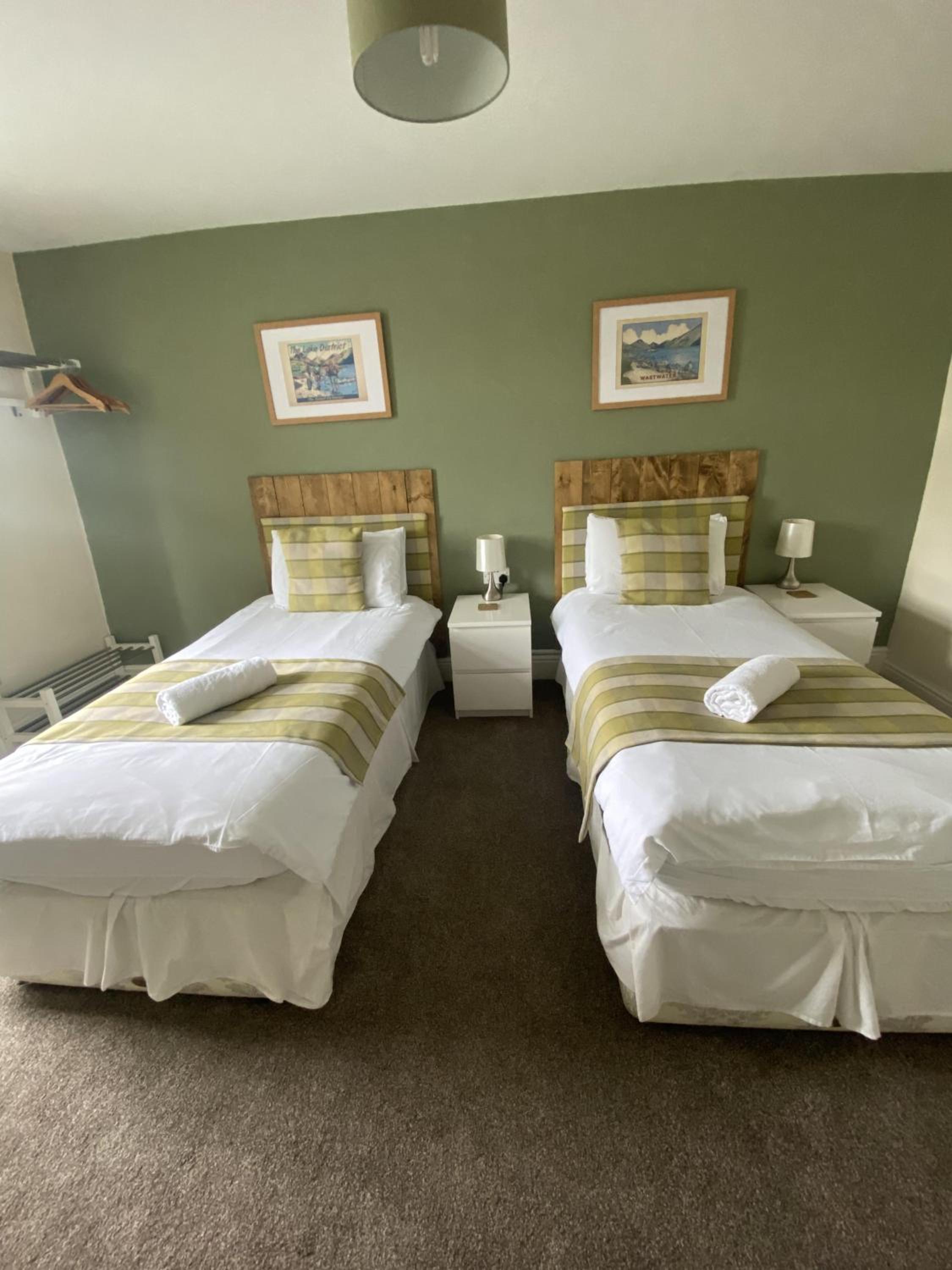Twin Room with Private Bathroom - Photo 1