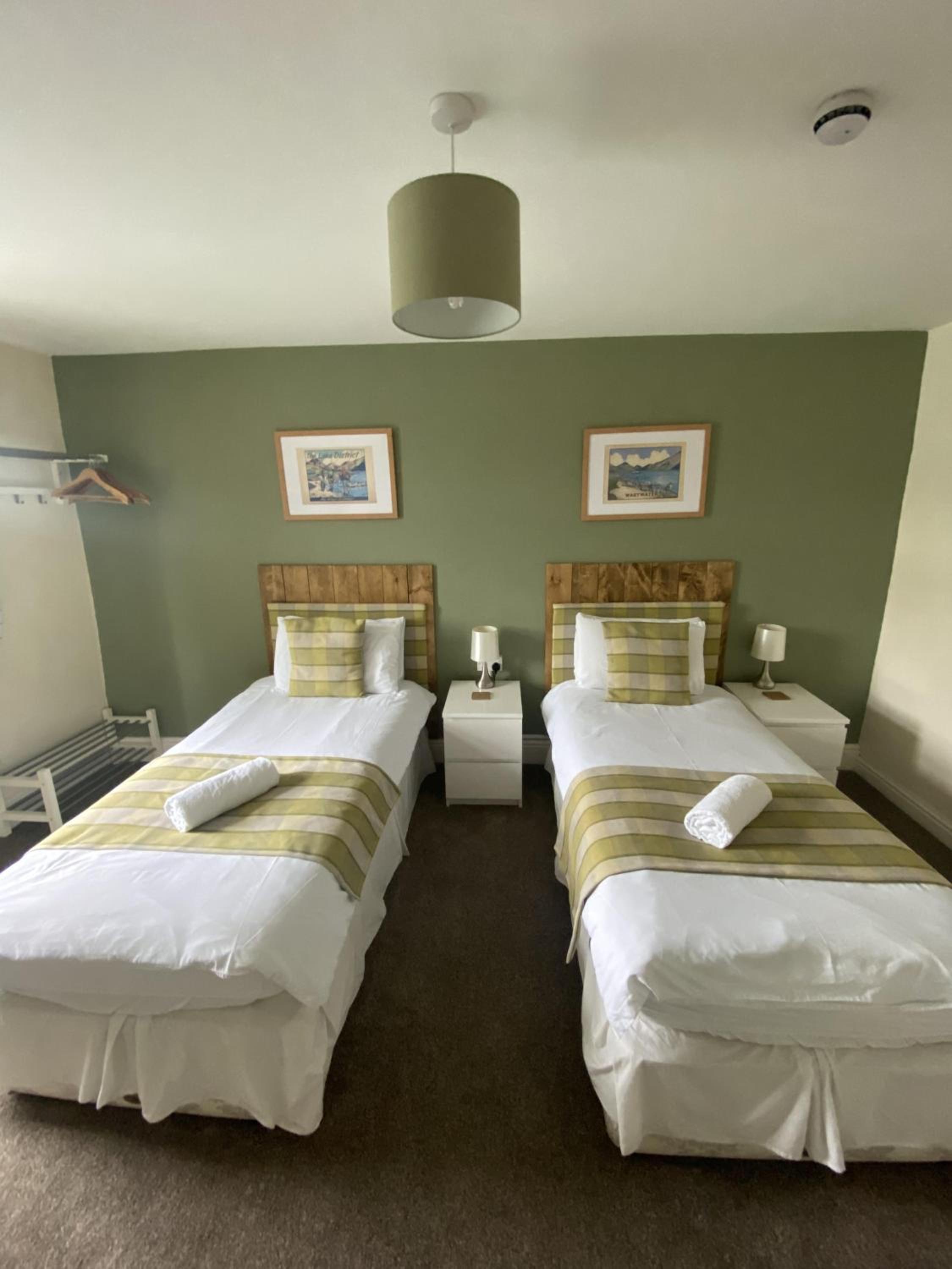 Twin Room with Private Bathroom - Photo 2