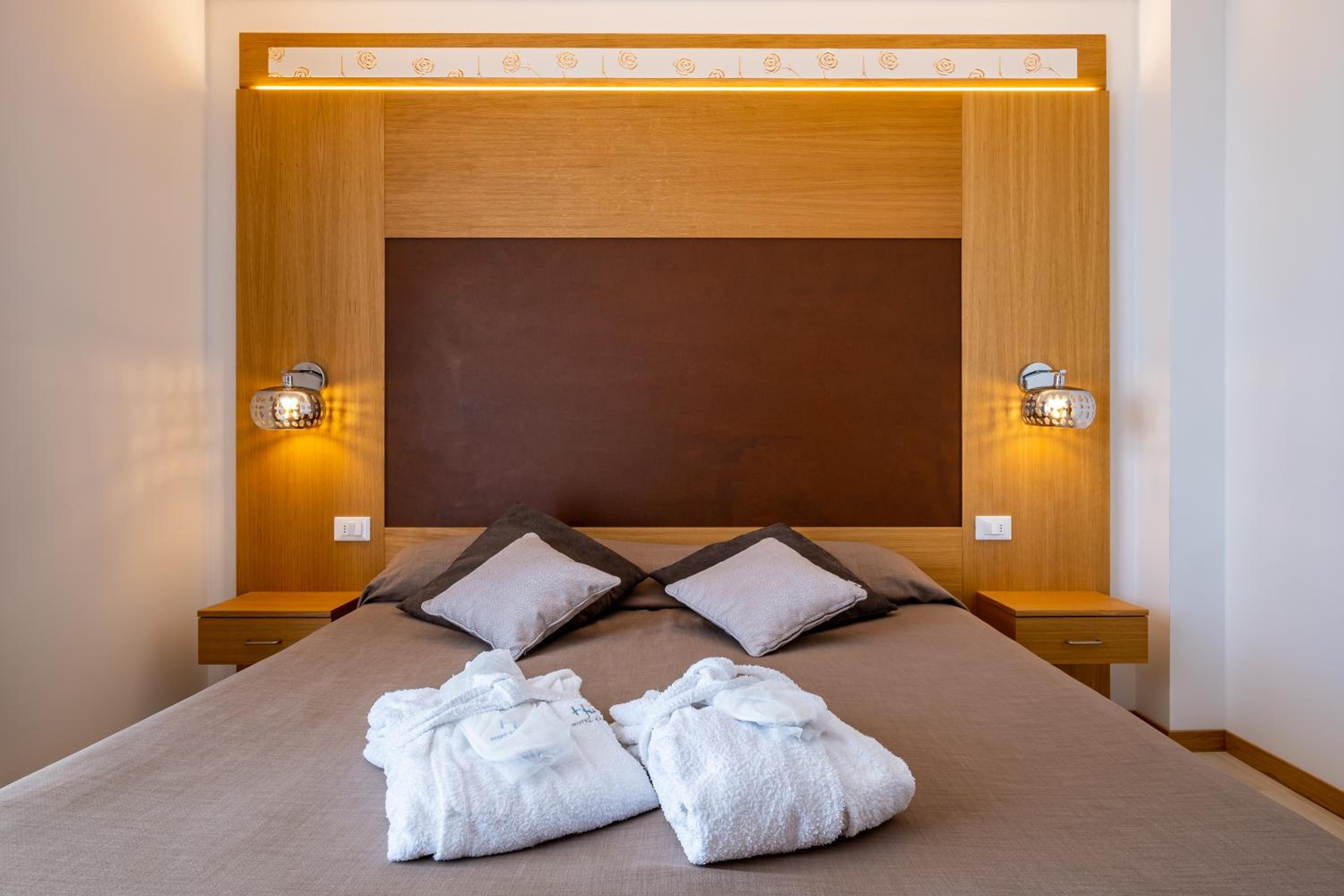 Double Room (1 Adult + 1 Child)