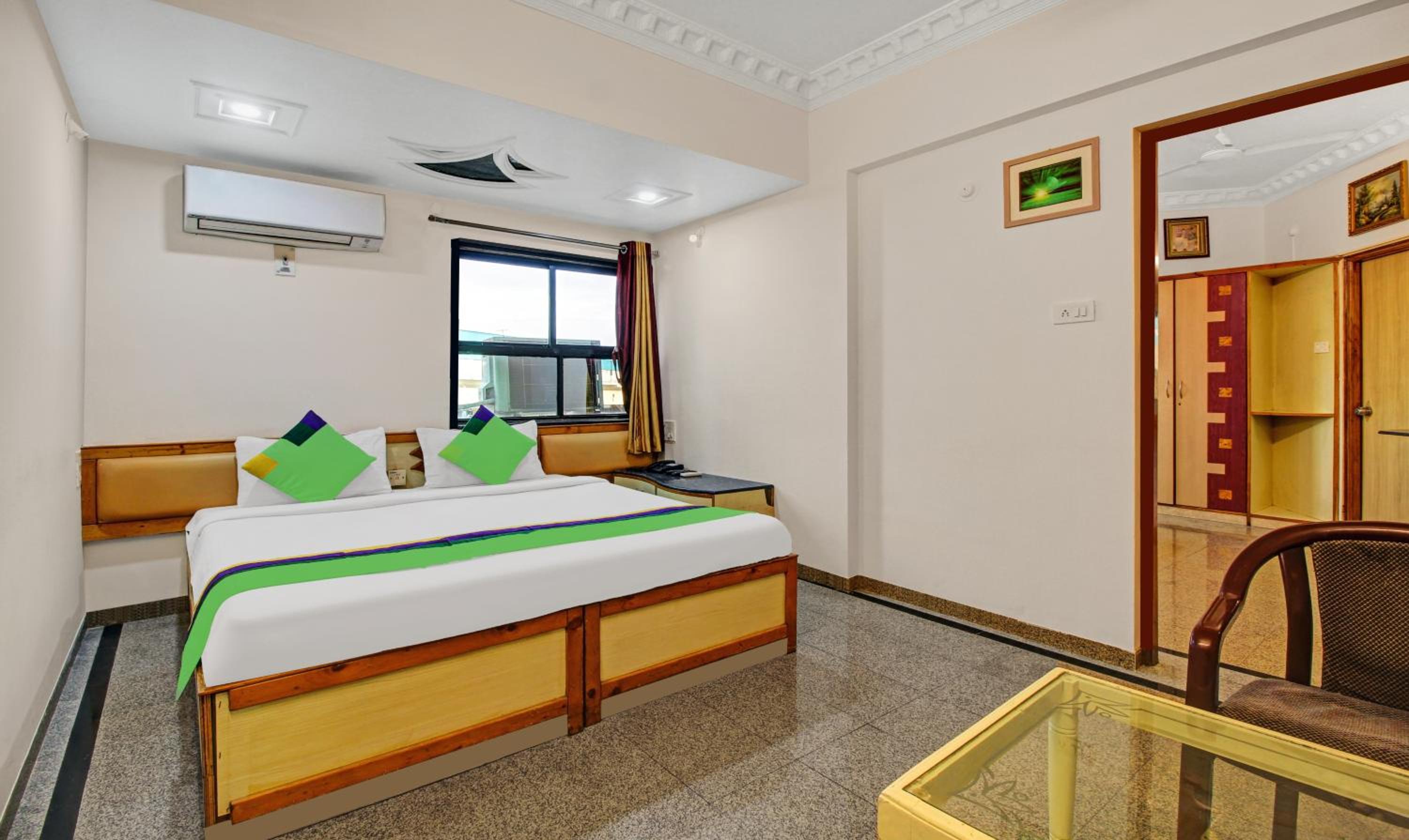 Deluxe Family Room