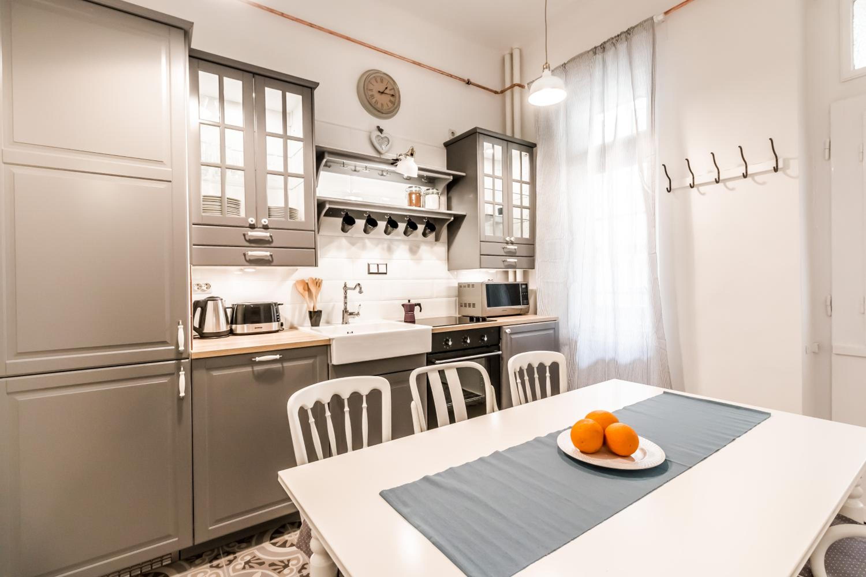 One-Bedroom Apartment - Photo 10
