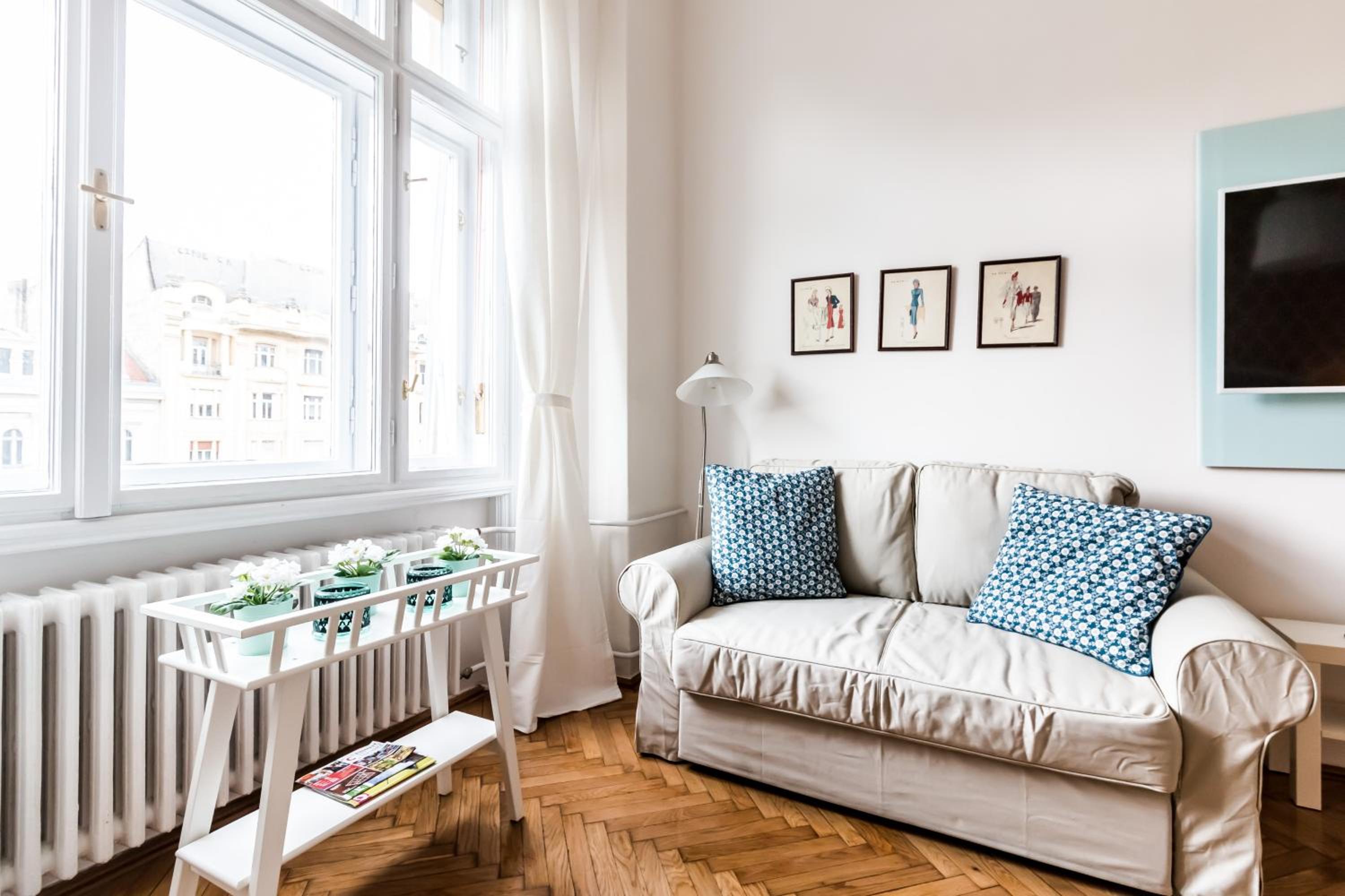 One-Bedroom Apartment thumbnail 5