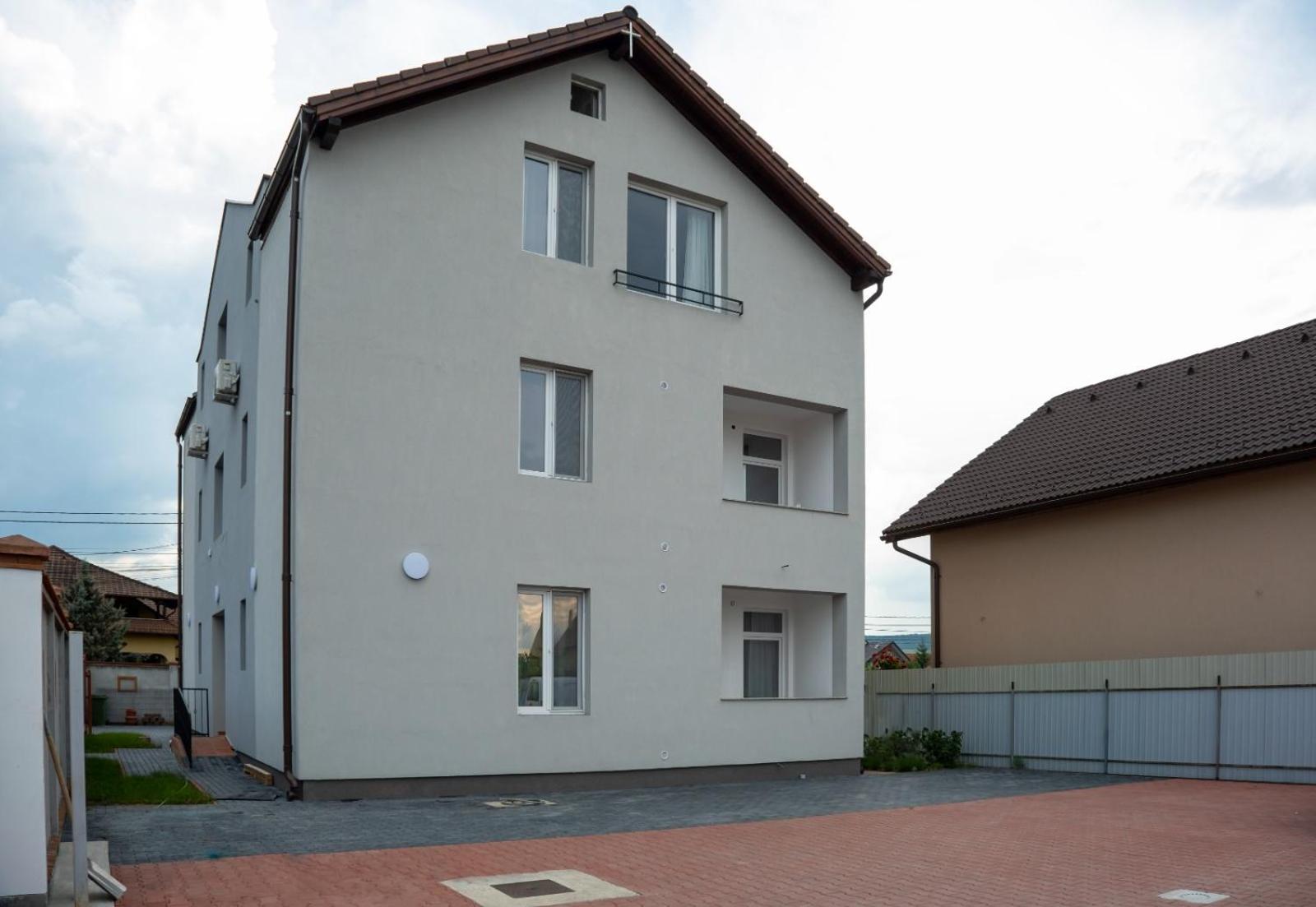 Two-Bedroom Apartment - Photo 2
