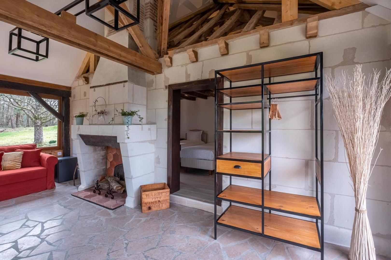 Large Double Room - Photo 3