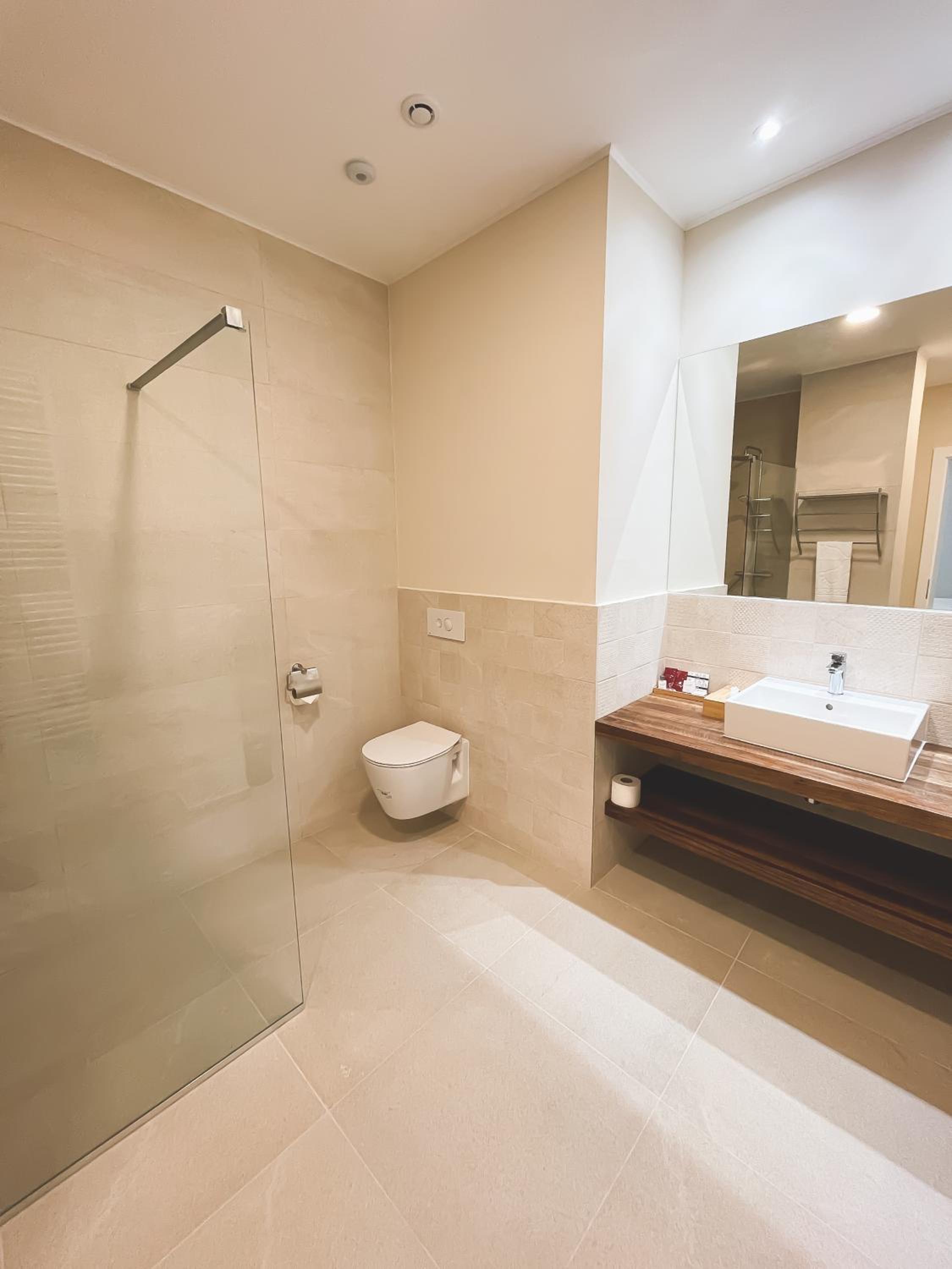 One-Bedroom Apartment - Photo 7