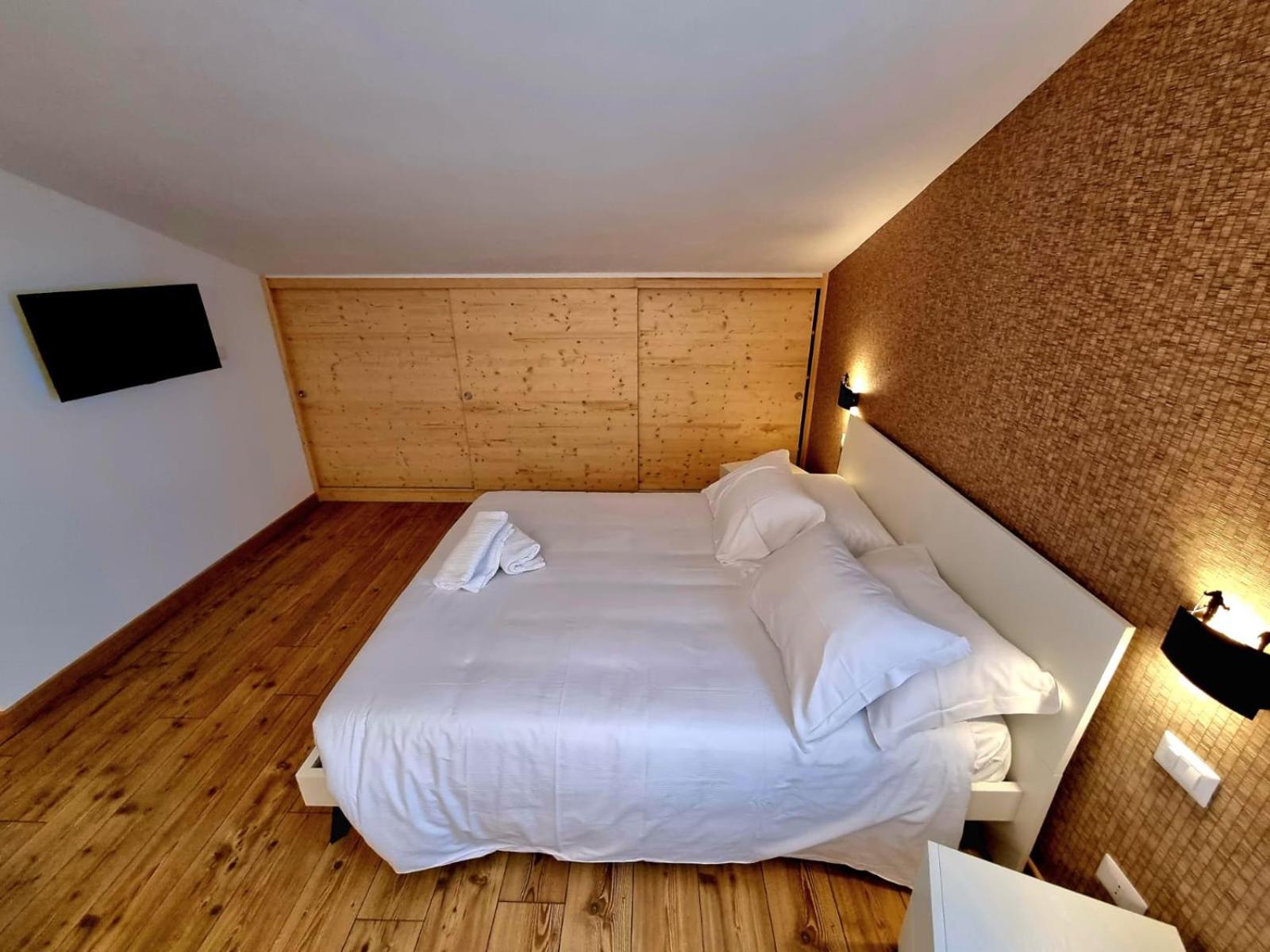 Quadruple Room with Mountain View photo 2
