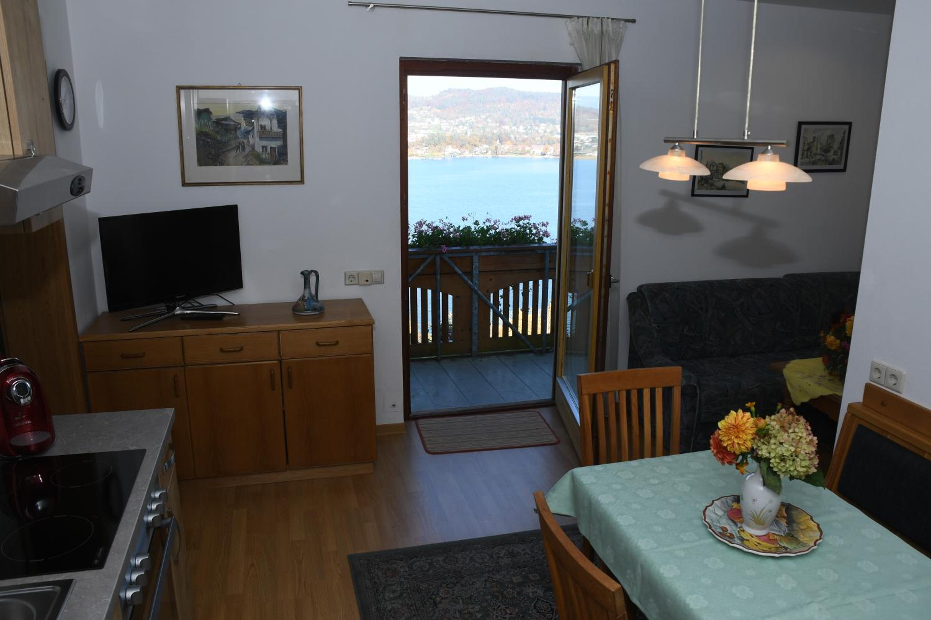 One-Bedroom Apartment photo 1