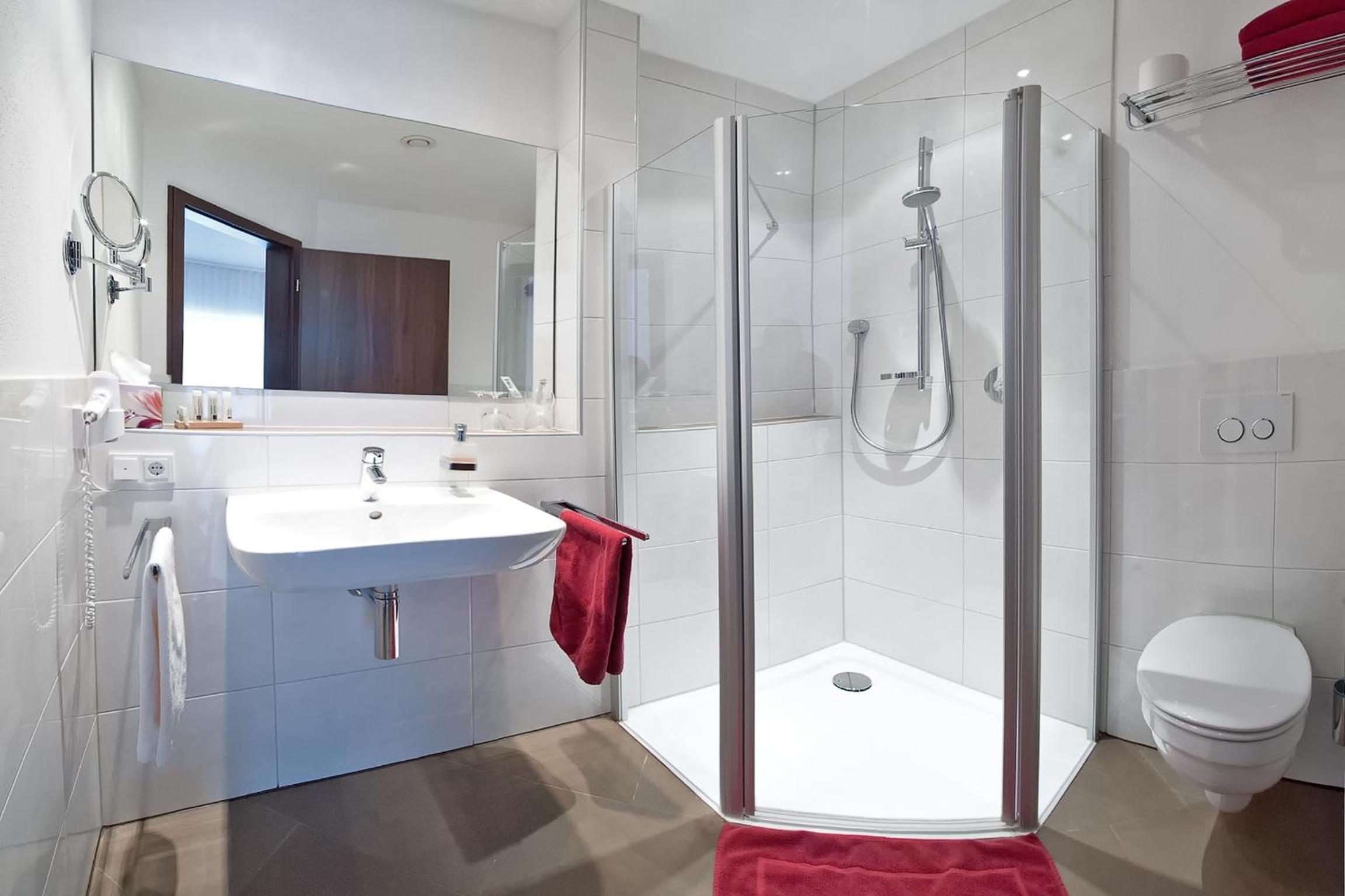 Double or Twin Room with Bathroom - Photo 9