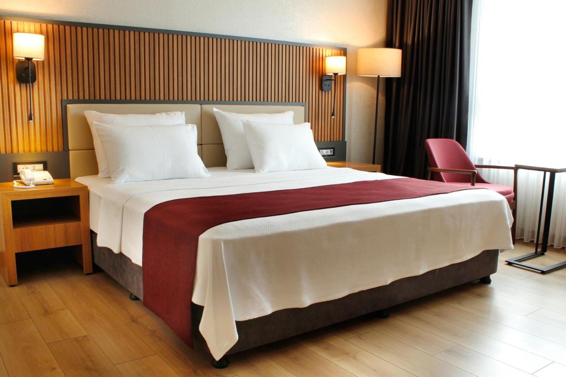 Junior King Suite - Non-Smoking - Photo 7