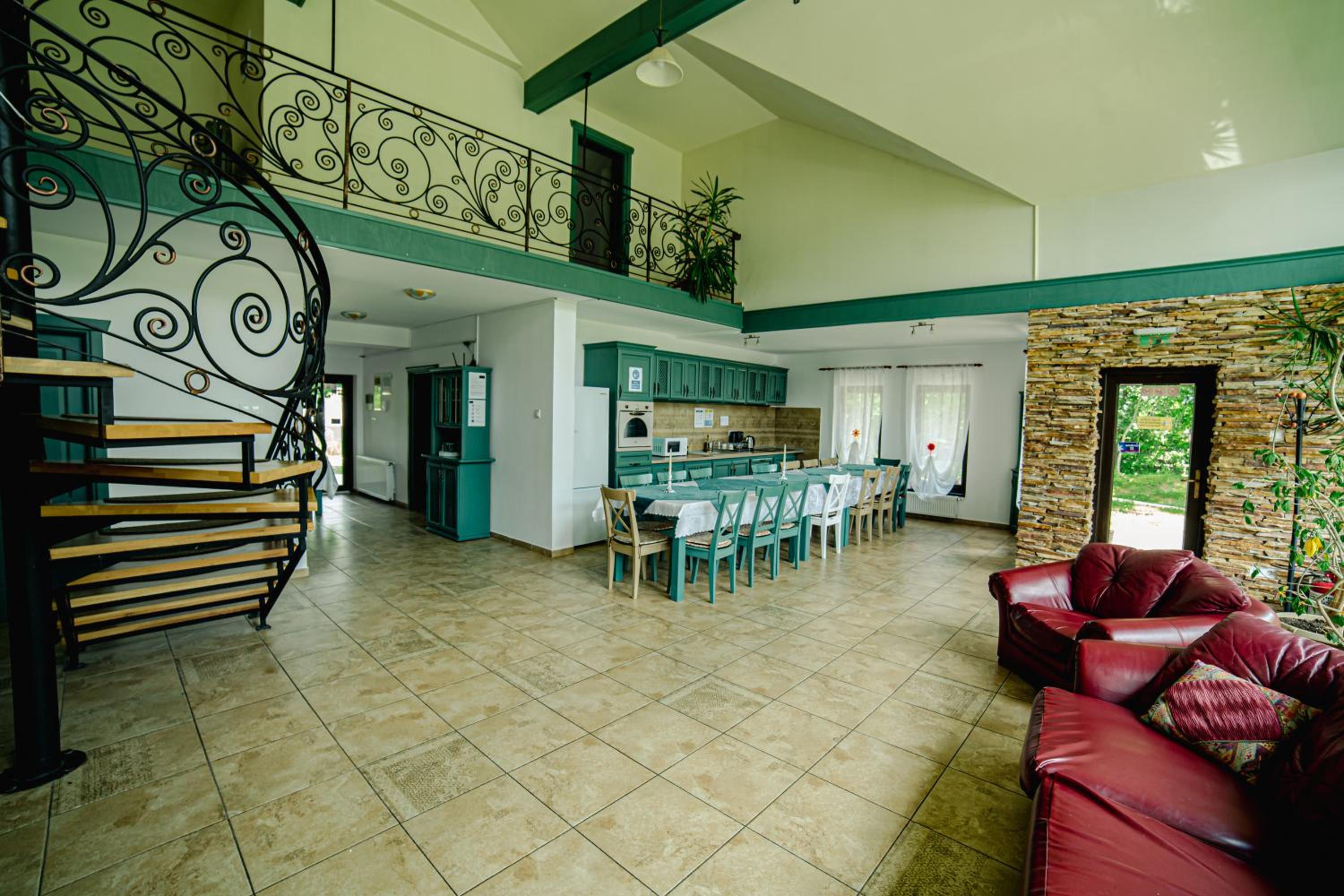 Deluxe Room (2 Adults + 1 Child) - Photo 26